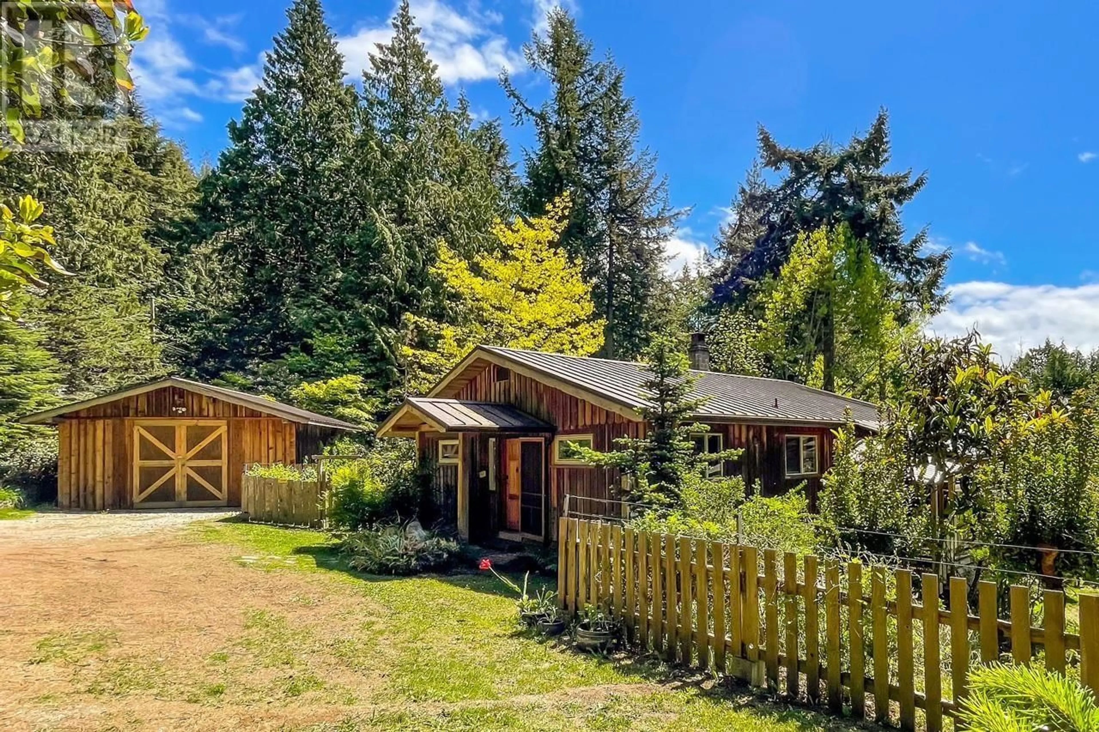 Cottage for 833 BYNG ROAD, Roberts Creek British Columbia V0N2W6