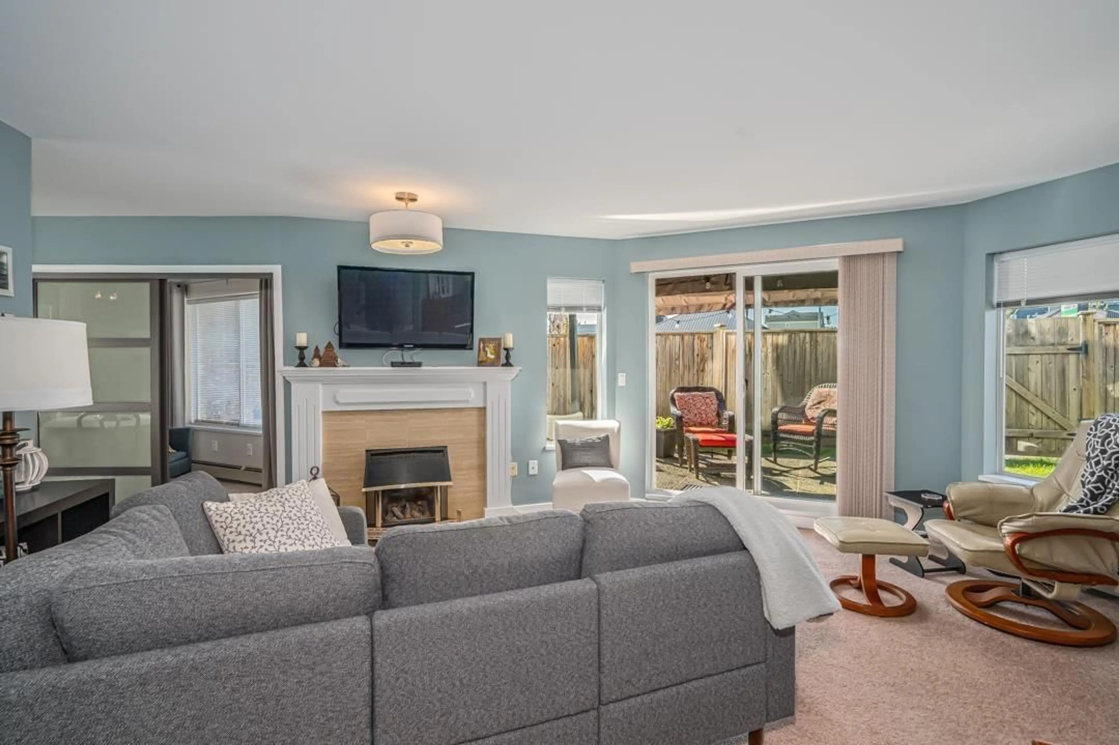 Living room for 106 32669 GEORGE FERGUSON WAY, Abbotsford British Columbia V2T4E4