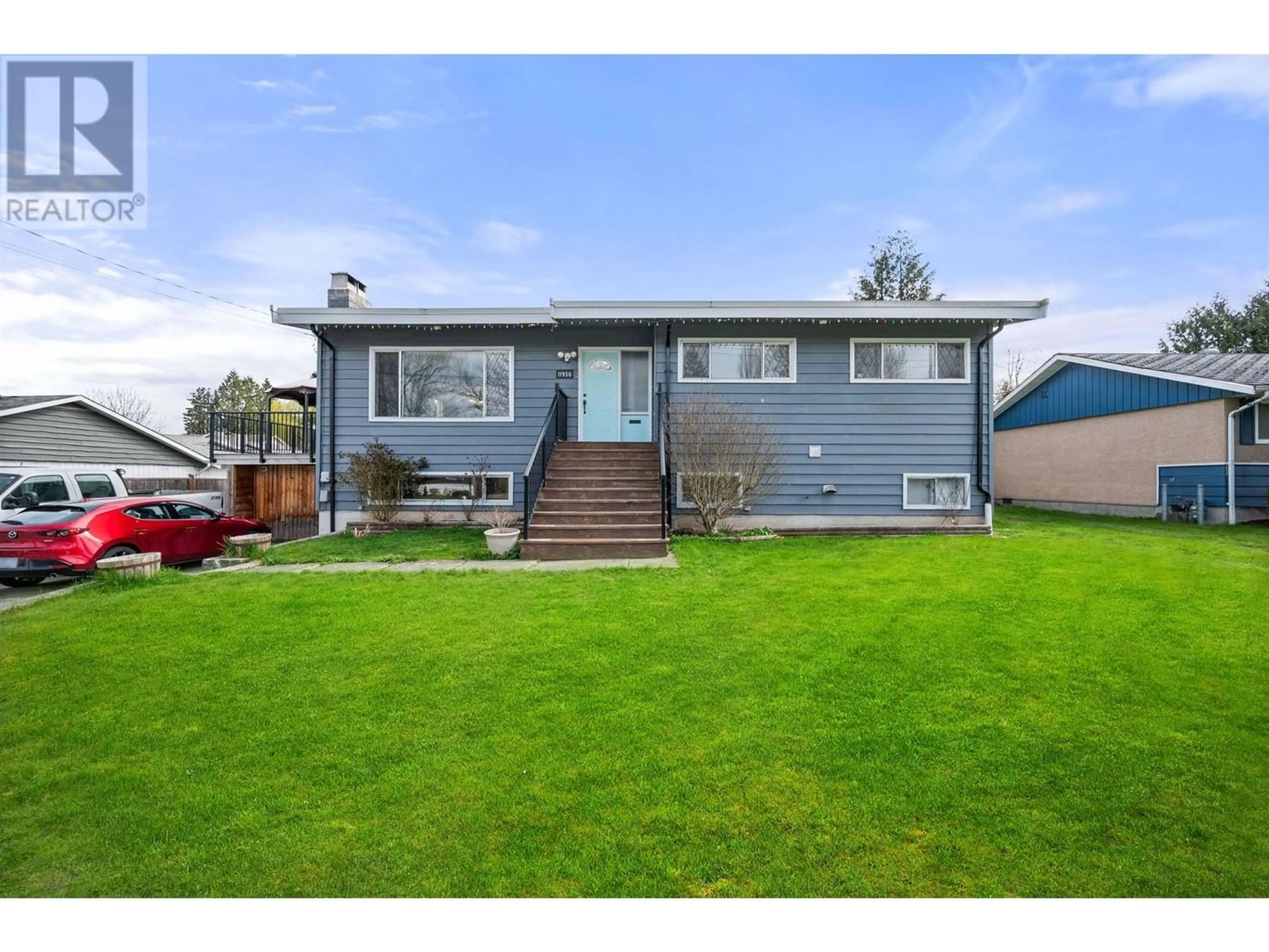 Frontside or backside of a home for 11936 HAWTHORNE STREET, Maple Ridge British Columbia V2X6V4