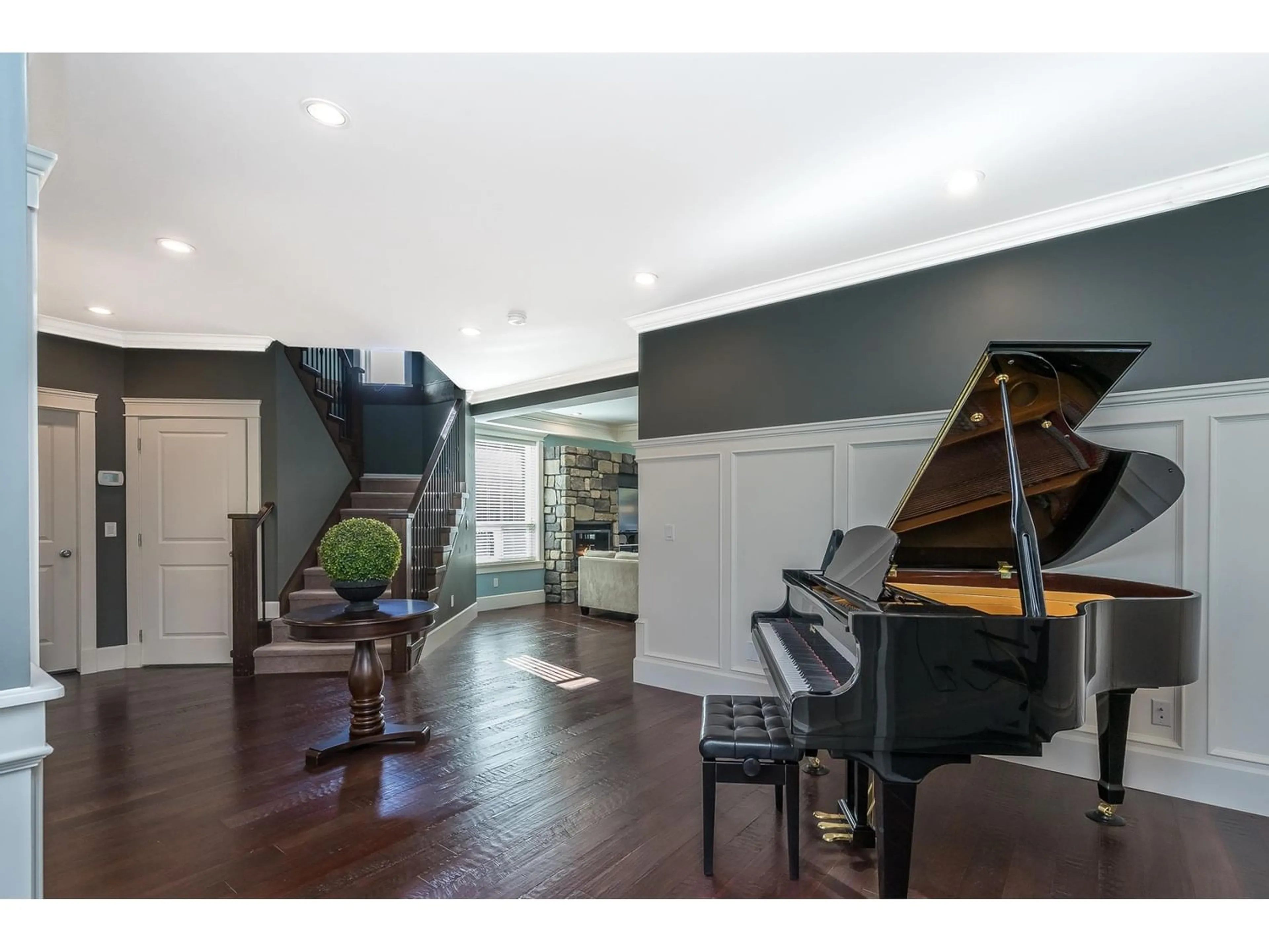 Indoor foyer for 15316 29A AVENUE, Surrey British Columbia V4P3K4