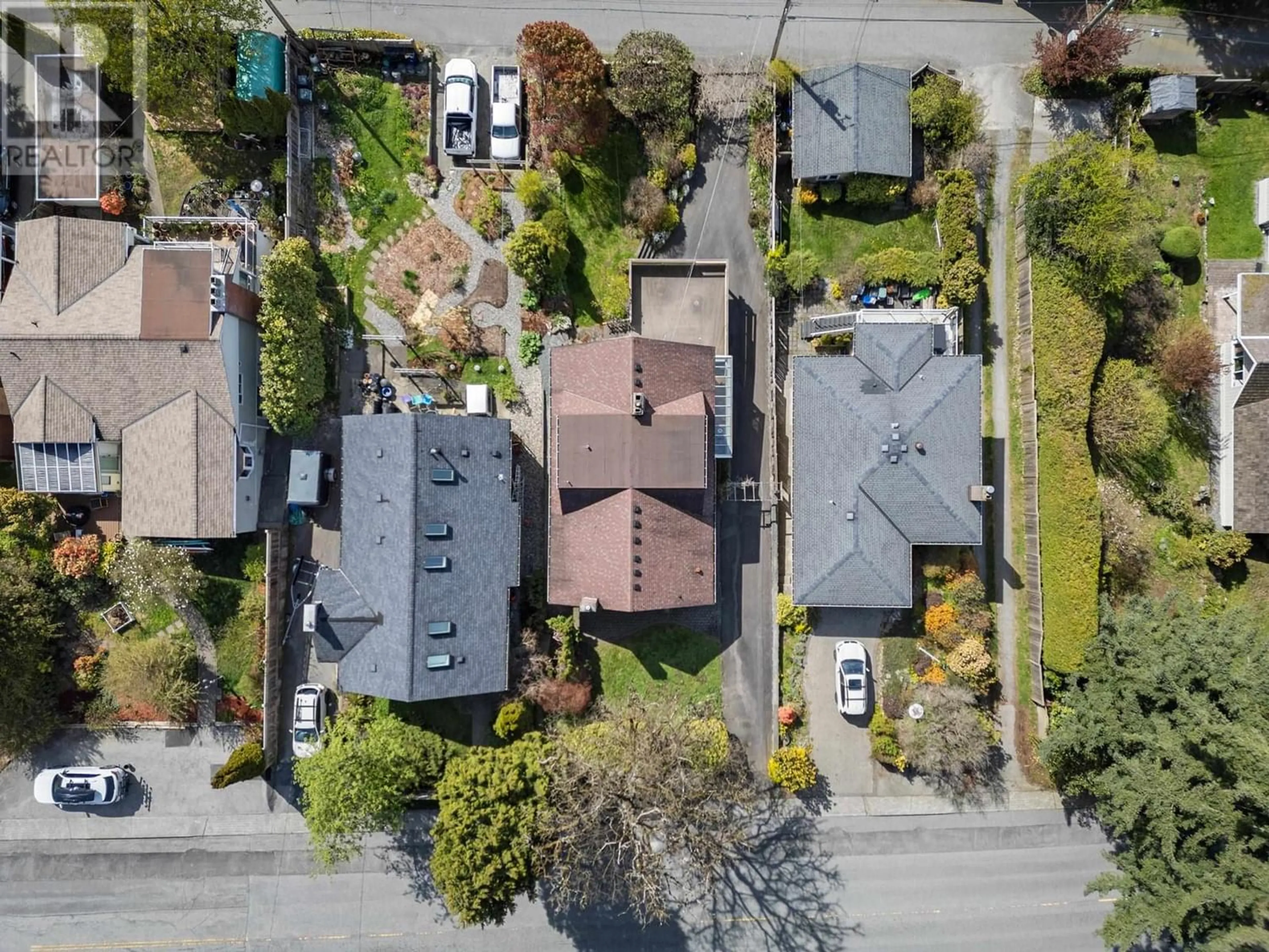 Frontside or backside of a home for 445 E 19TH STREET, North Vancouver British Columbia V7L2Z6