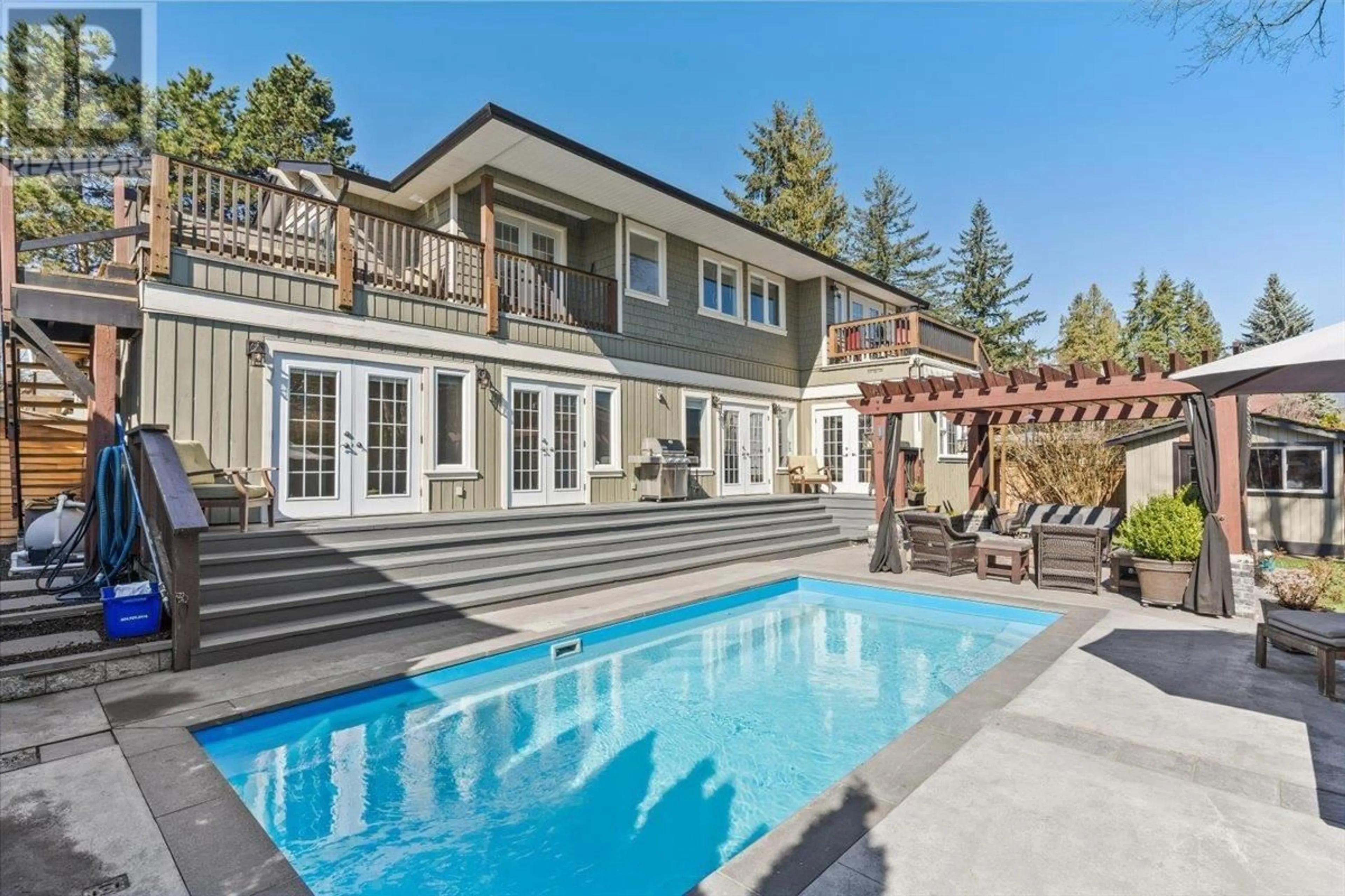 Indoor or outdoor pool for 2322 HAZELLYNN PLACE, North Vancouver British Columbia V7J2S1