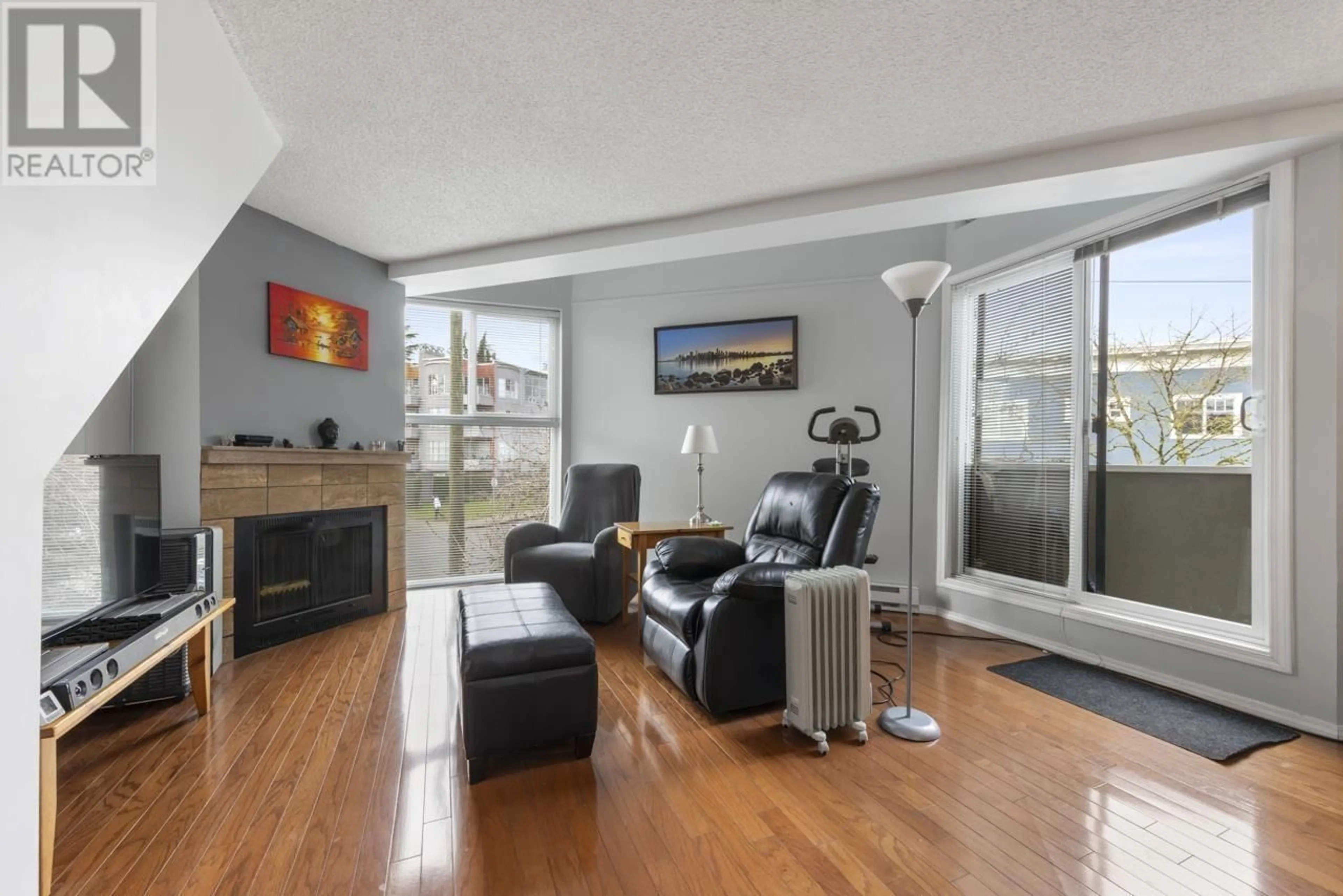 Living room for 16 1870 YEW STREET, Vancouver British Columbia V6K3G2