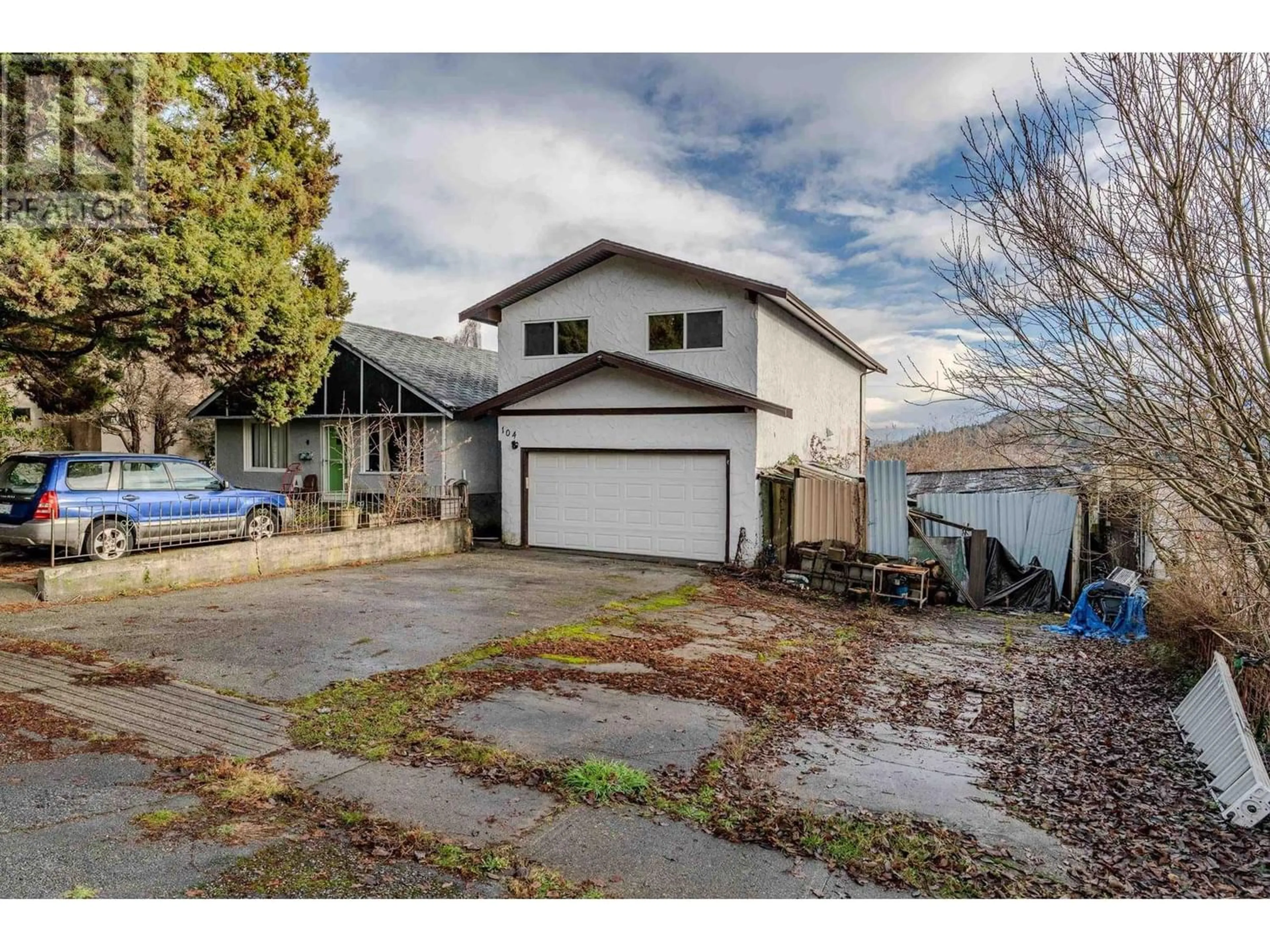 Frontside or backside of a home for 104 N HOLDOM AVENUE, Burnaby British Columbia V5B1K3