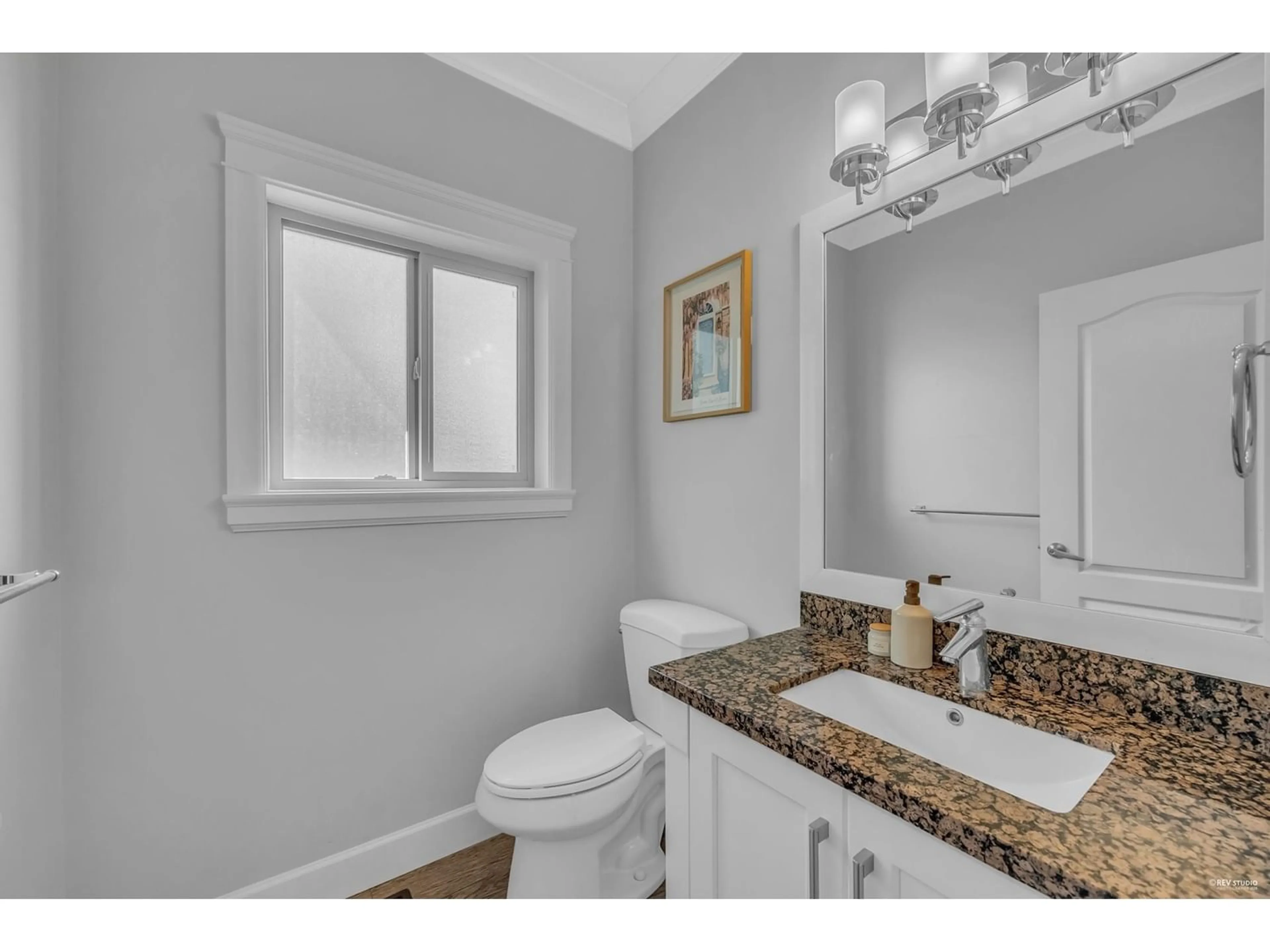 Standard bathroom for 18278 67A AVENUE, Surrey British Columbia V3S1E5