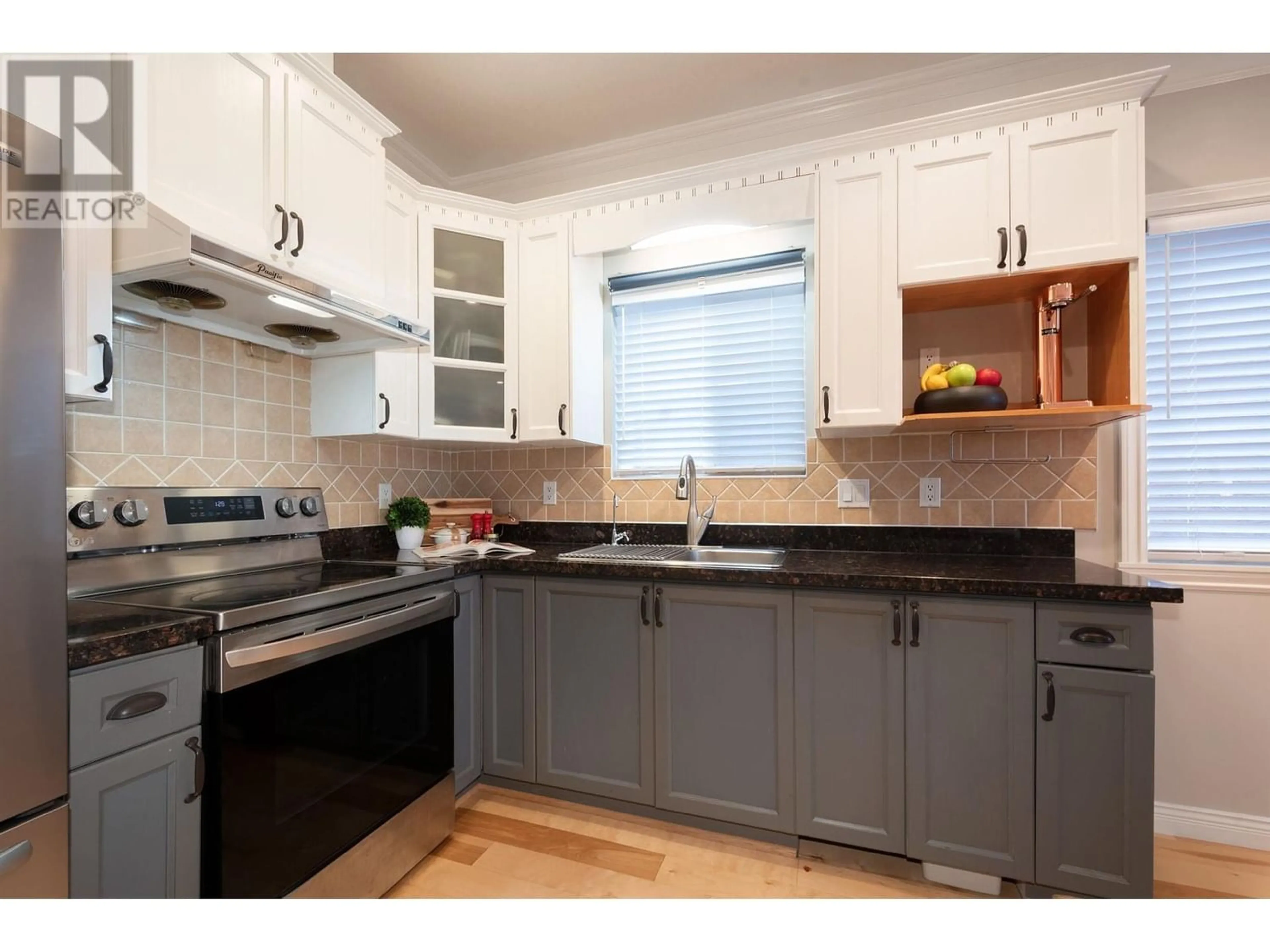 Standard kitchen for 1336 E 16TH AVENUE, Vancouver British Columbia V5T4G8