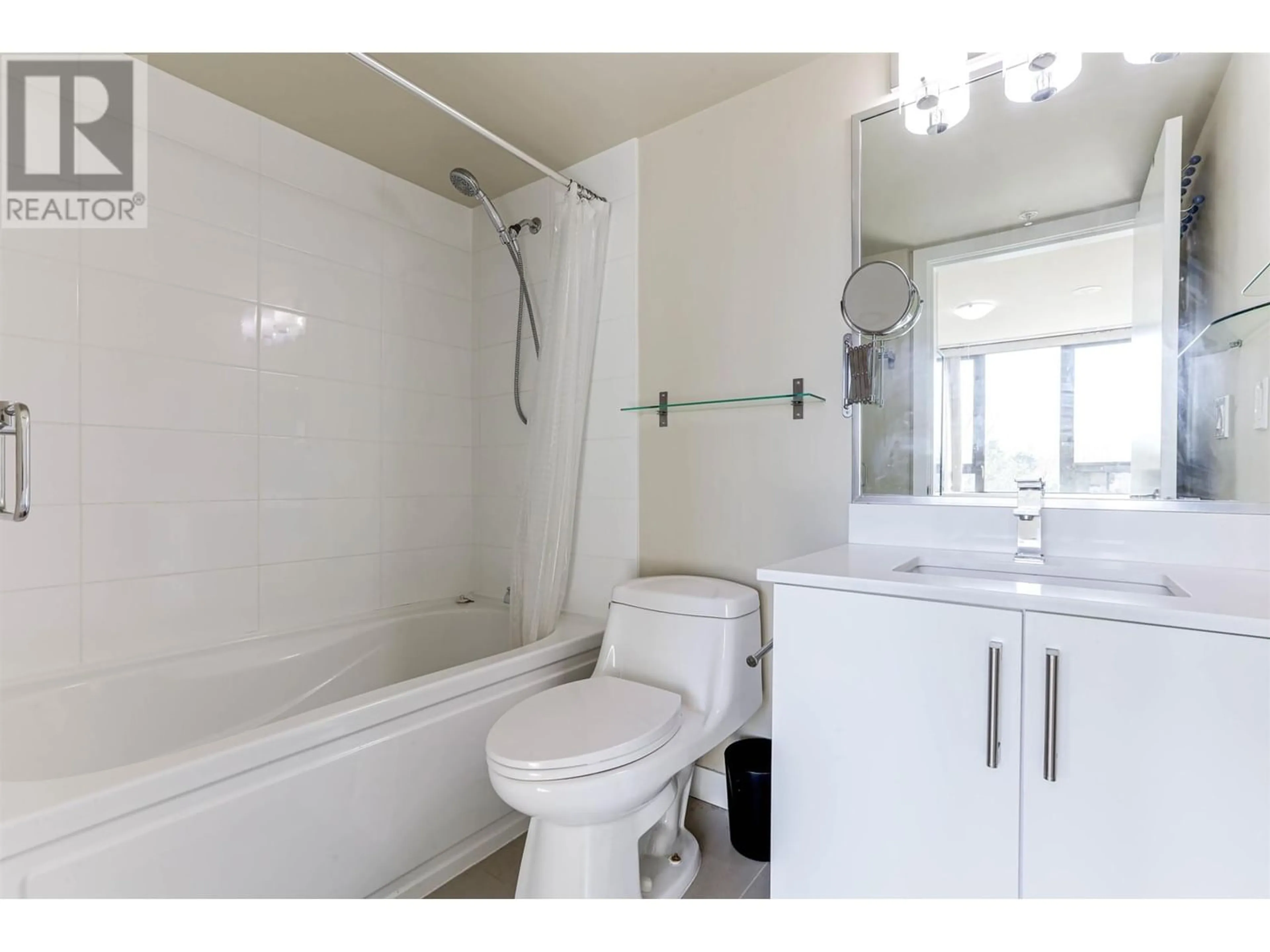 Standard bathroom for 516 2689 KINGSWAY, Vancouver British Columbia V5R0C3