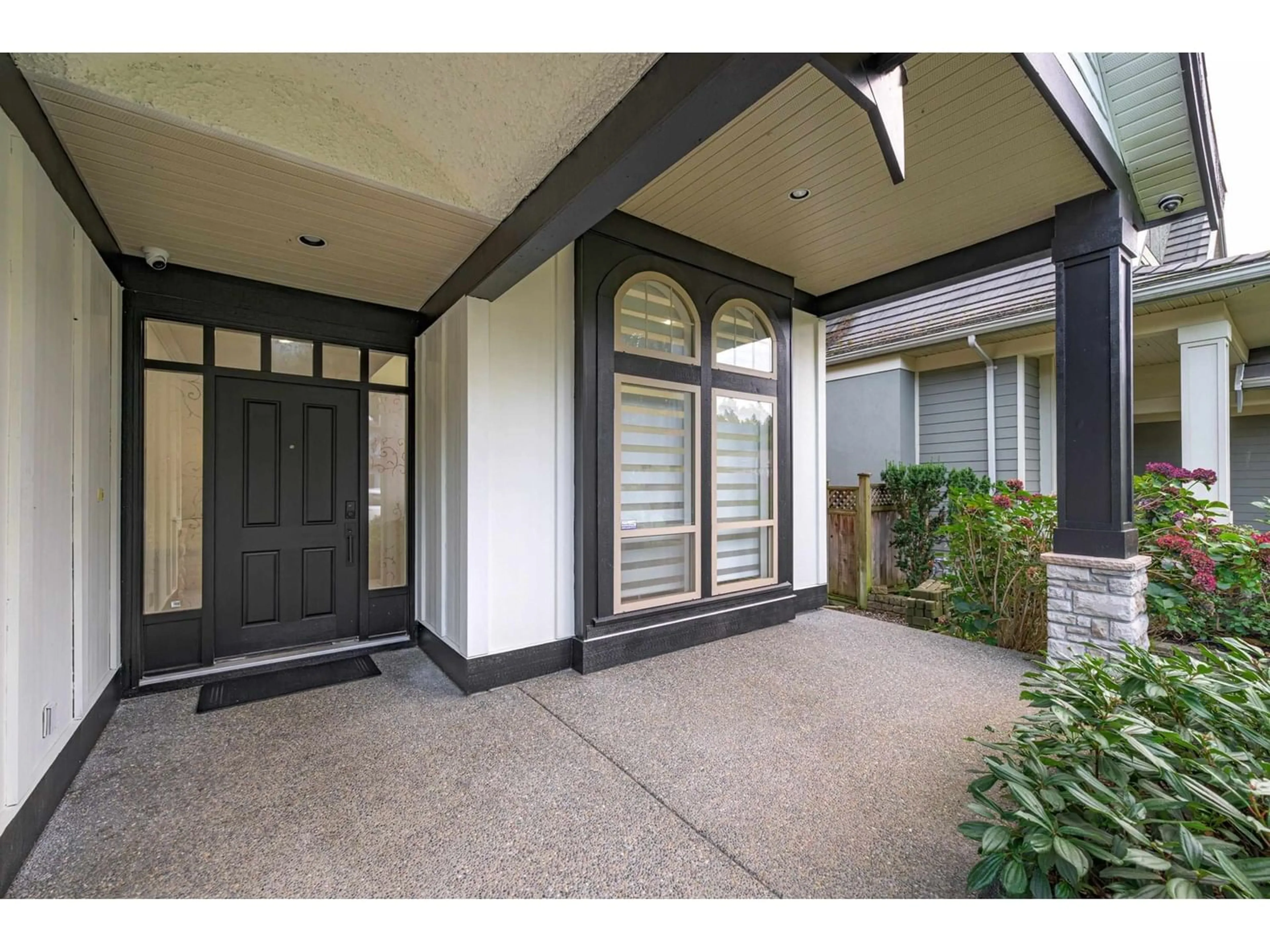 Indoor entryway for 12078 59 AVENUE, Surrey British Columbia V3X3L3