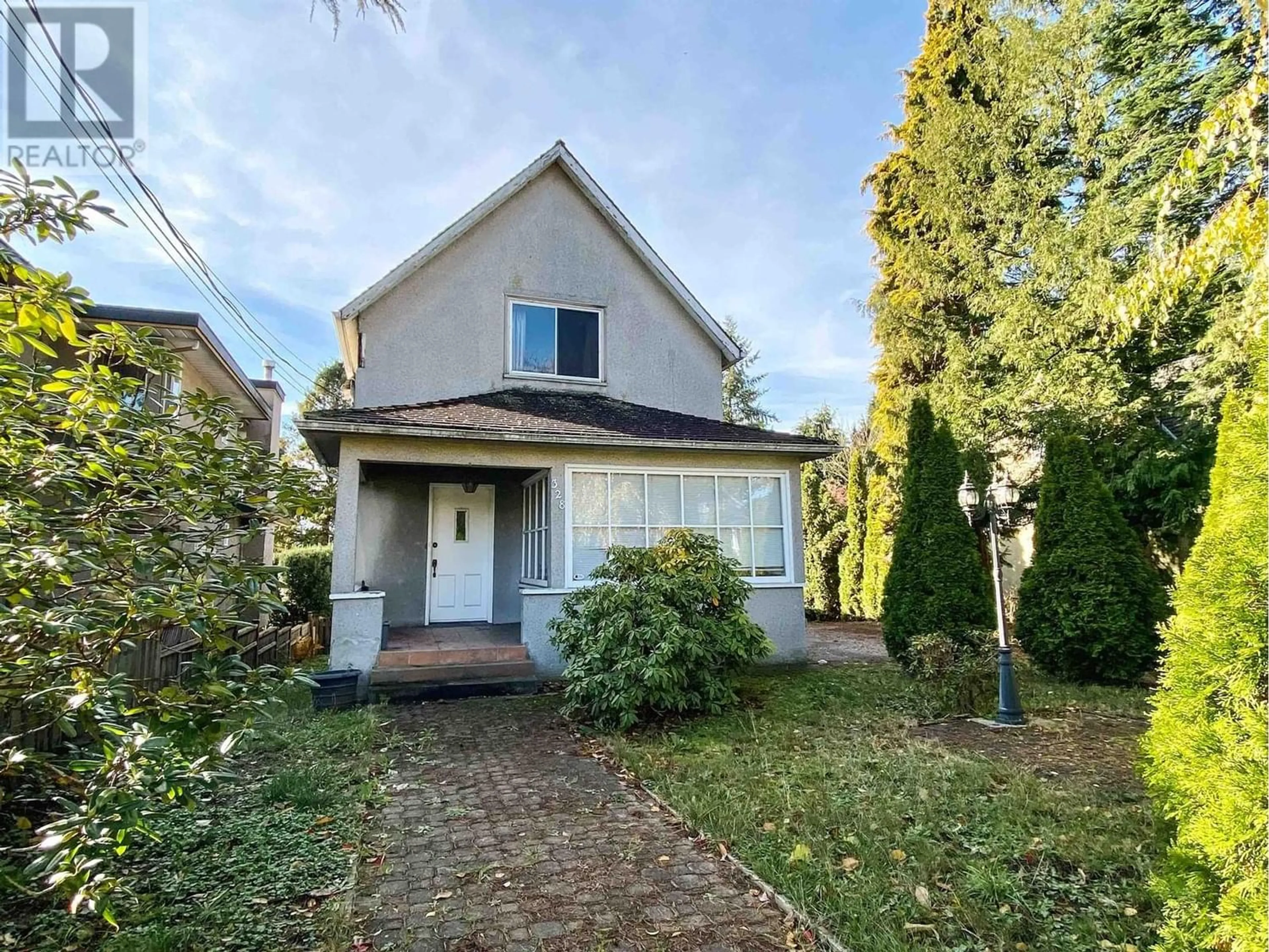 Kitchen for 328 SECOND STREET, New Westminster British Columbia V3L2K8