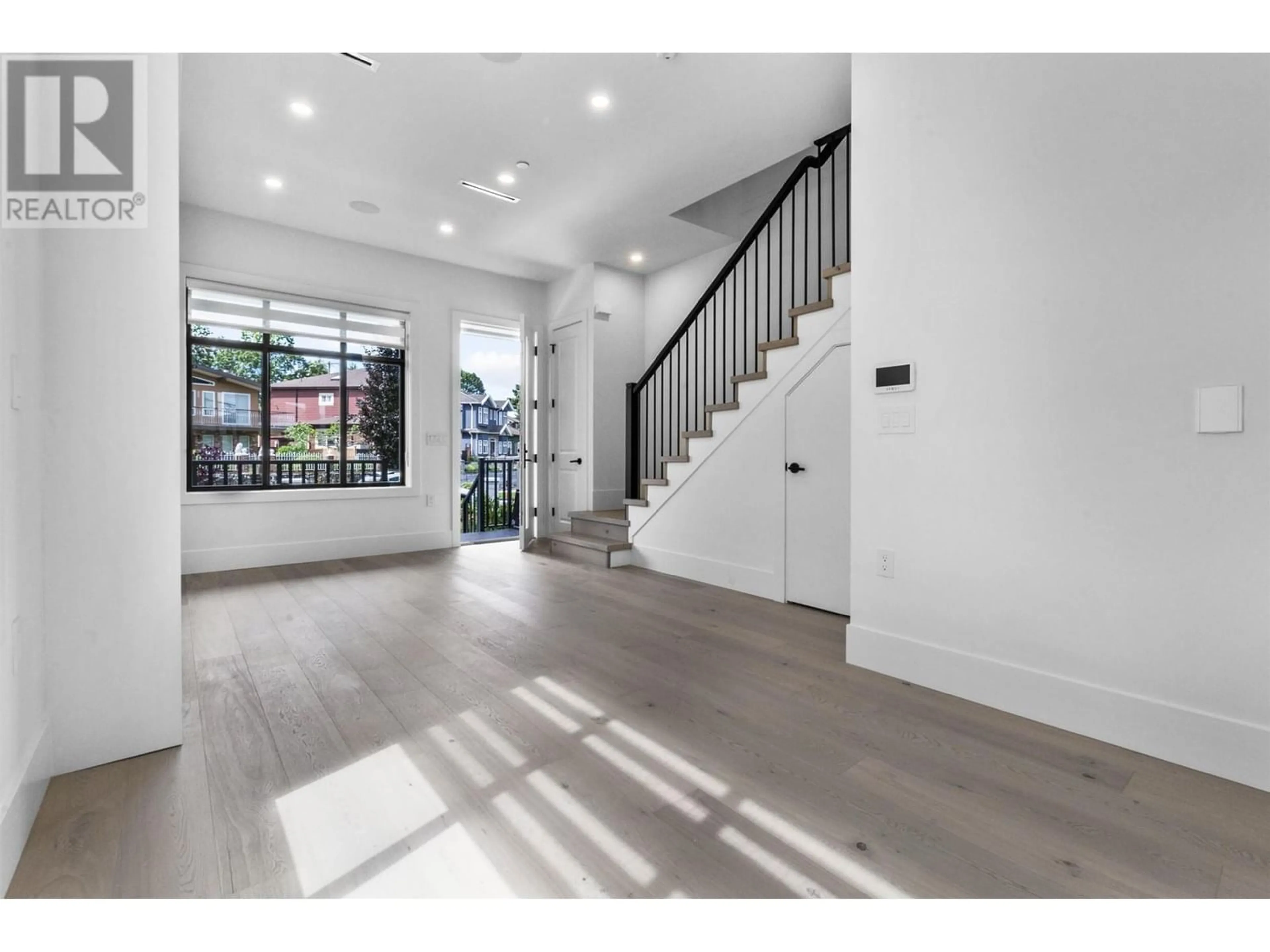 Indoor entryway for 3439 ANZIO DRIVE, Vancouver British Columbia V5M4E2