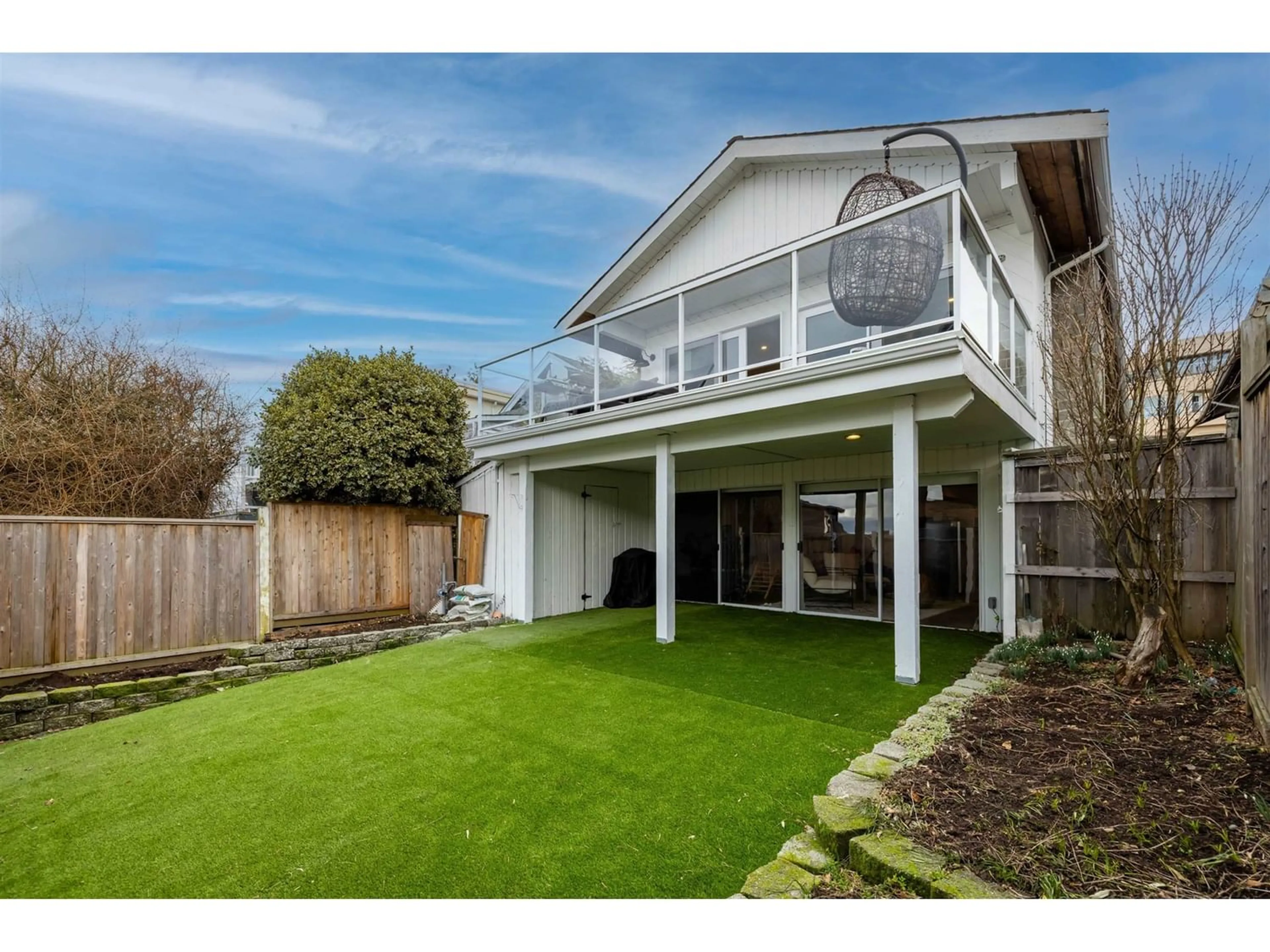 Frontside or backside of a home for 15170 BEACHVIEW AVENUE, White Rock British Columbia V4B1P6