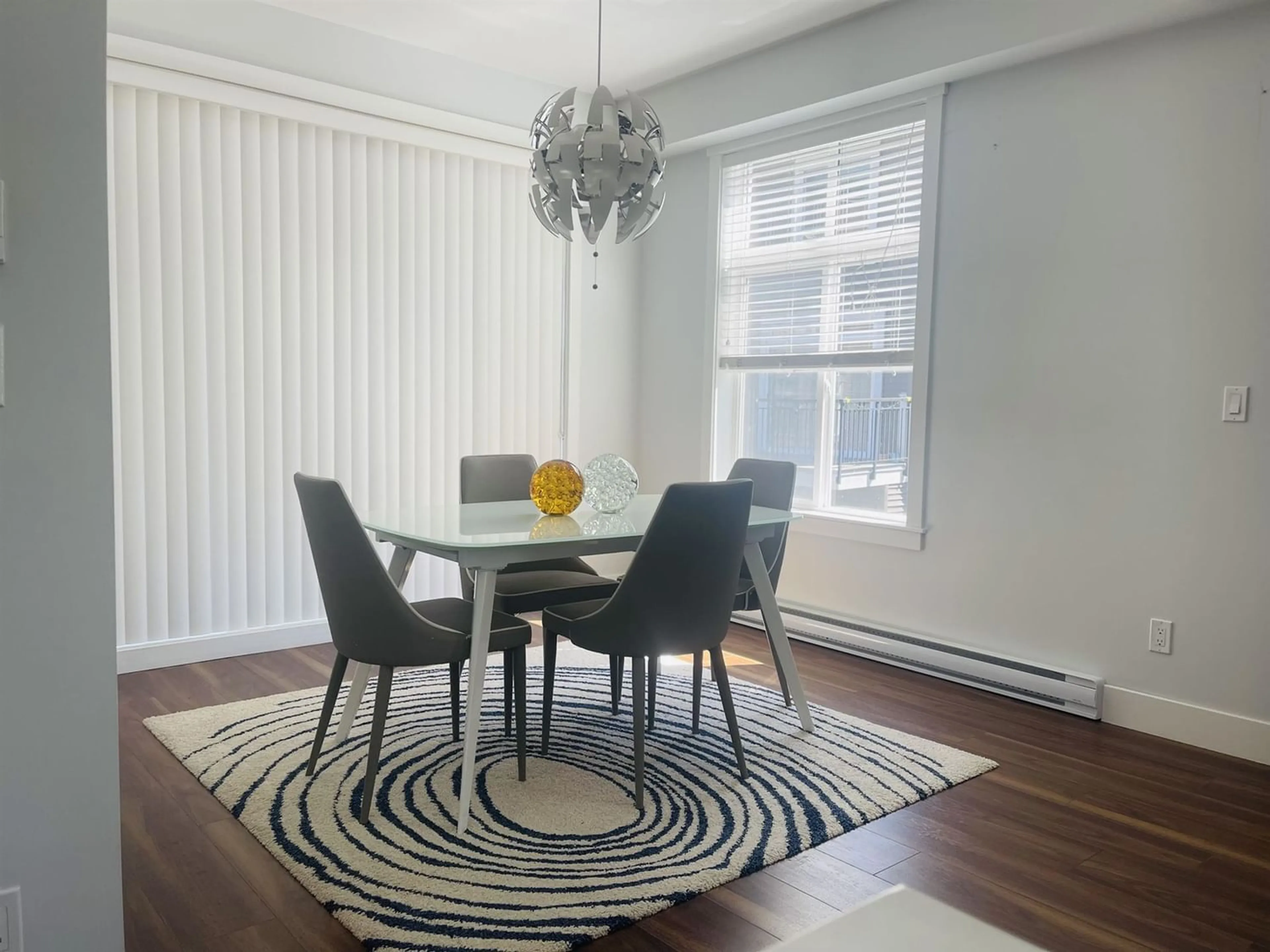 Dining room for 8 14433 60 AVENUE, Surrey British Columbia V3S1R4