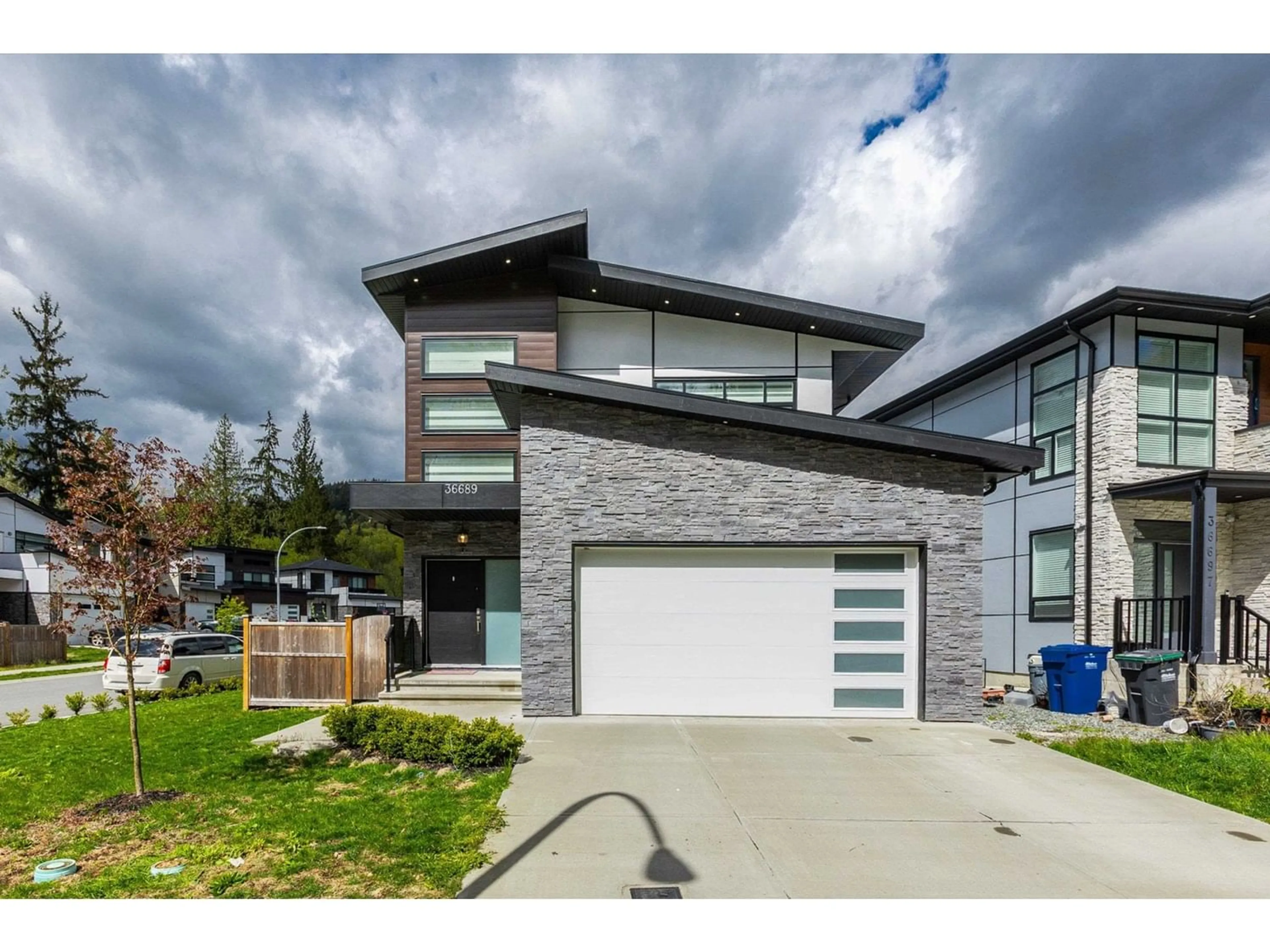 Home with brick exterior material for 36689 DIANNE BROOK AVENUE, Abbotsford British Columbia V3G0H4