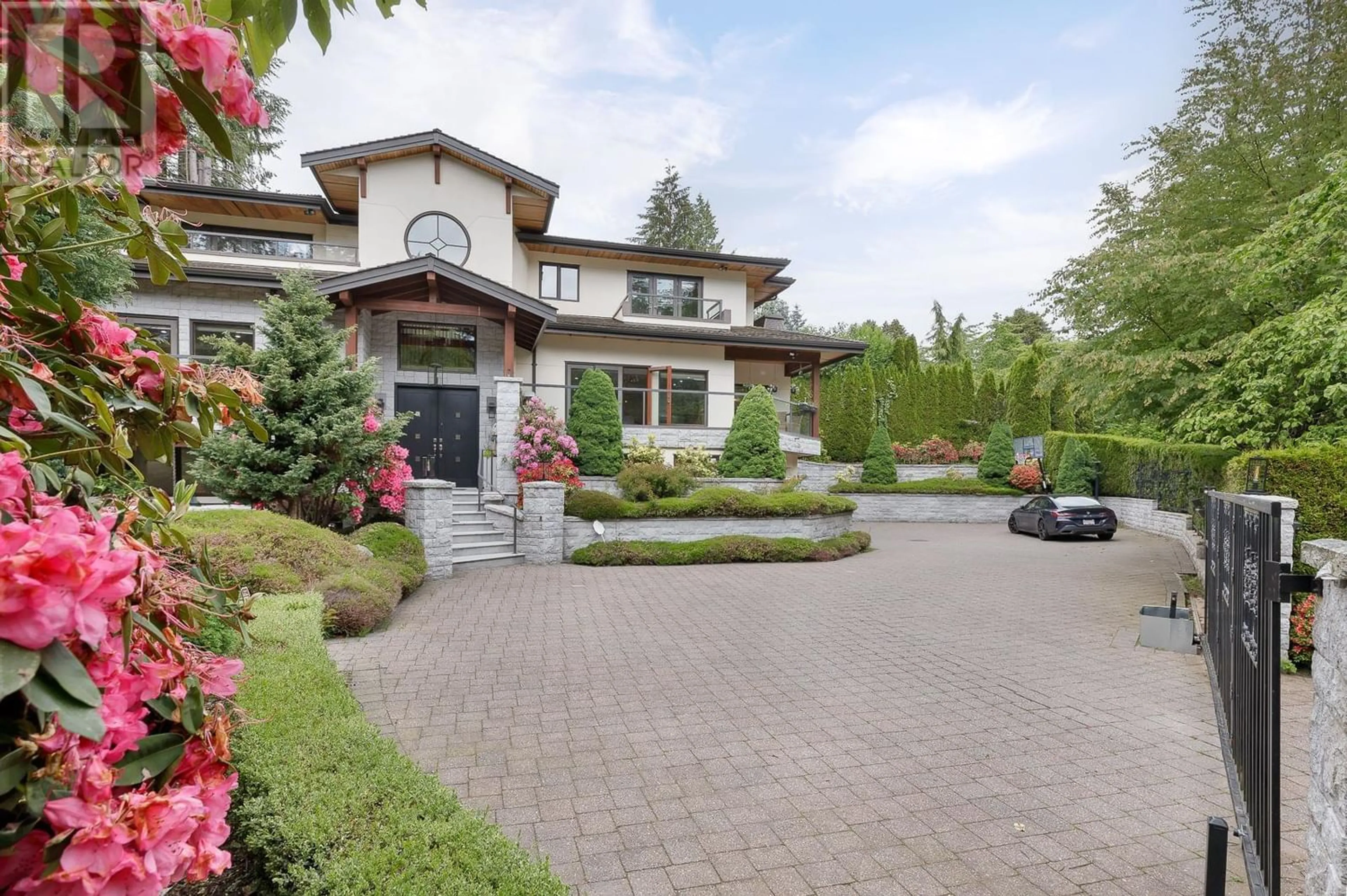 Outside view for 1080 EYREMOUNT DRIVE, West Vancouver British Columbia V7S2B5