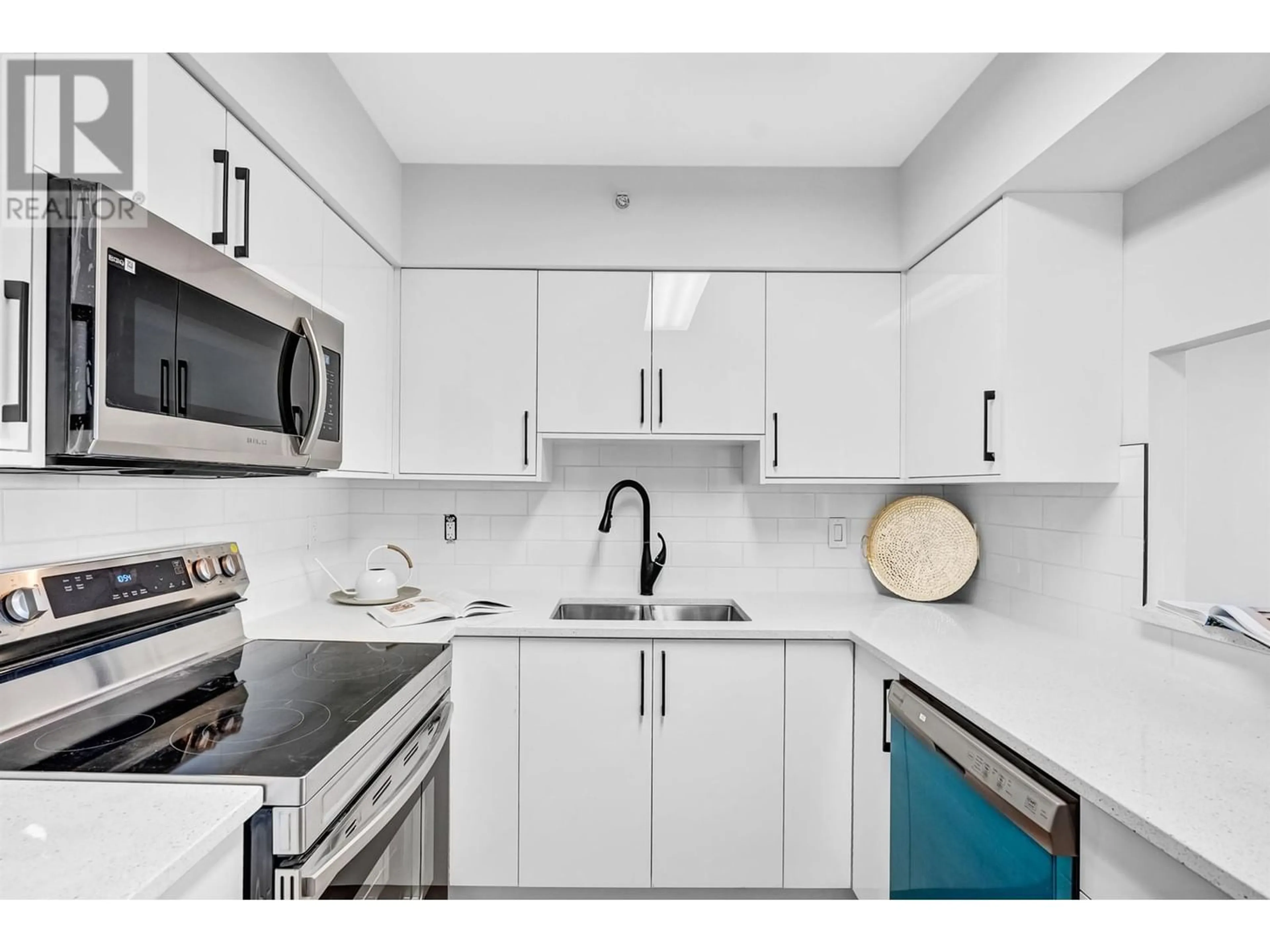 Standard kitchen for 405 8246 LANSDOWNE ROAD, Richmond British Columbia V6X3Y4