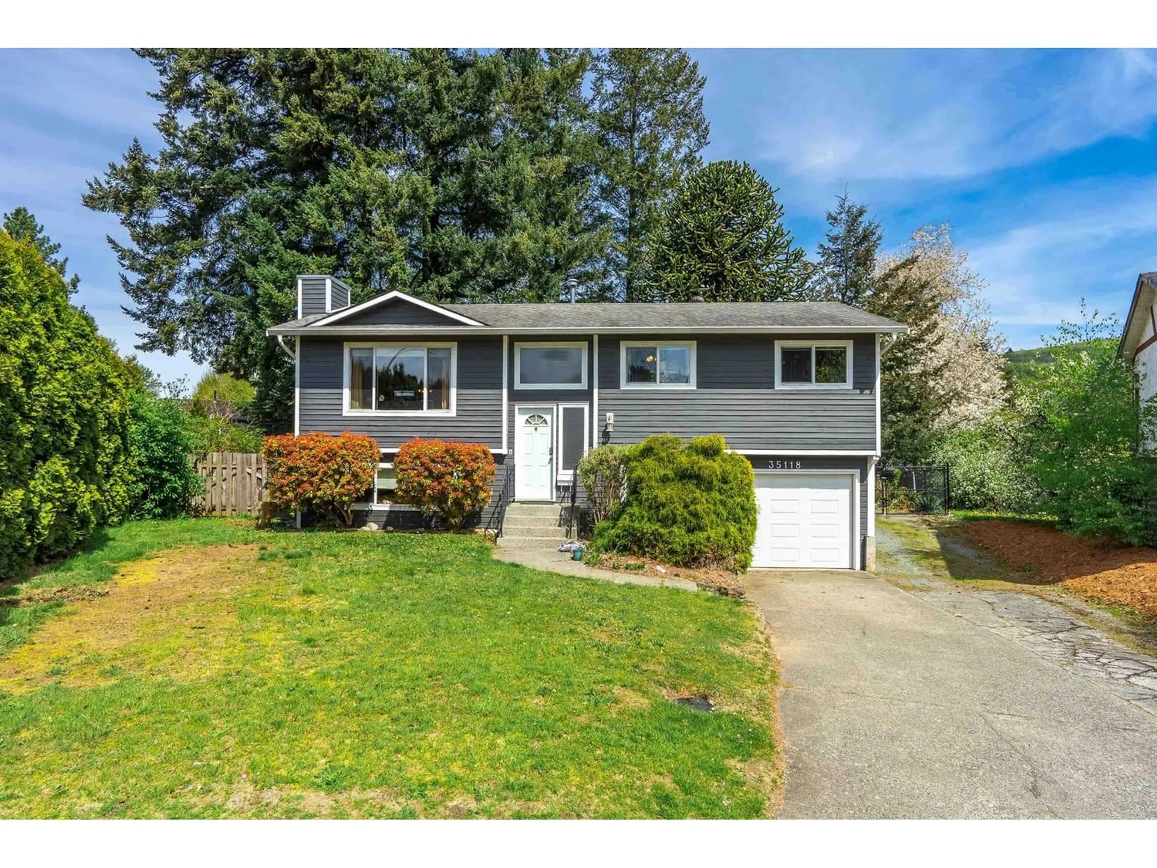 Frontside or backside of a home for 35118 MORGAN WAY, Abbotsford British Columbia V2S5T7