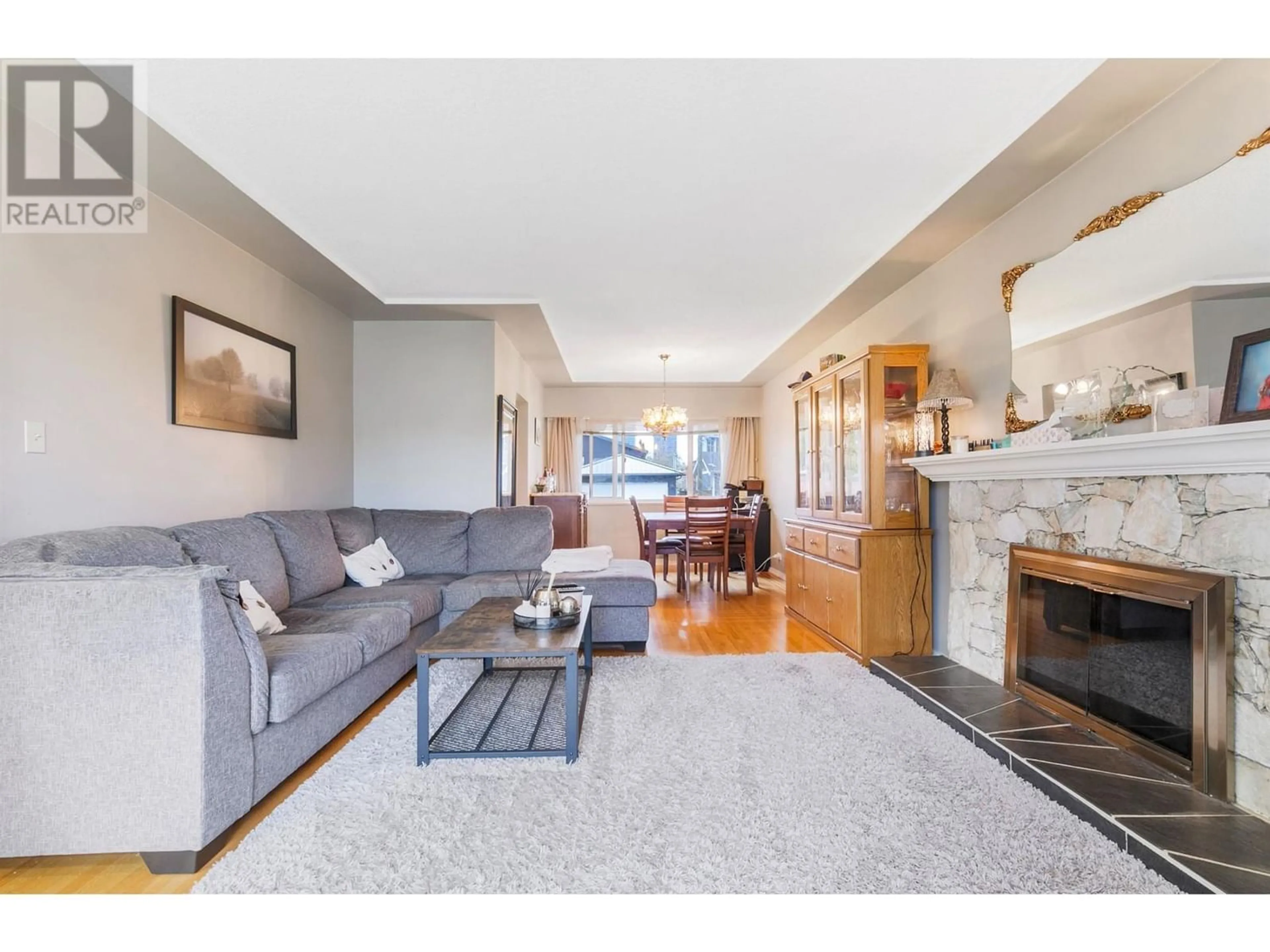 Living room for 4856 FAIRLAWN DRIVE, Burnaby British Columbia V5C3R8