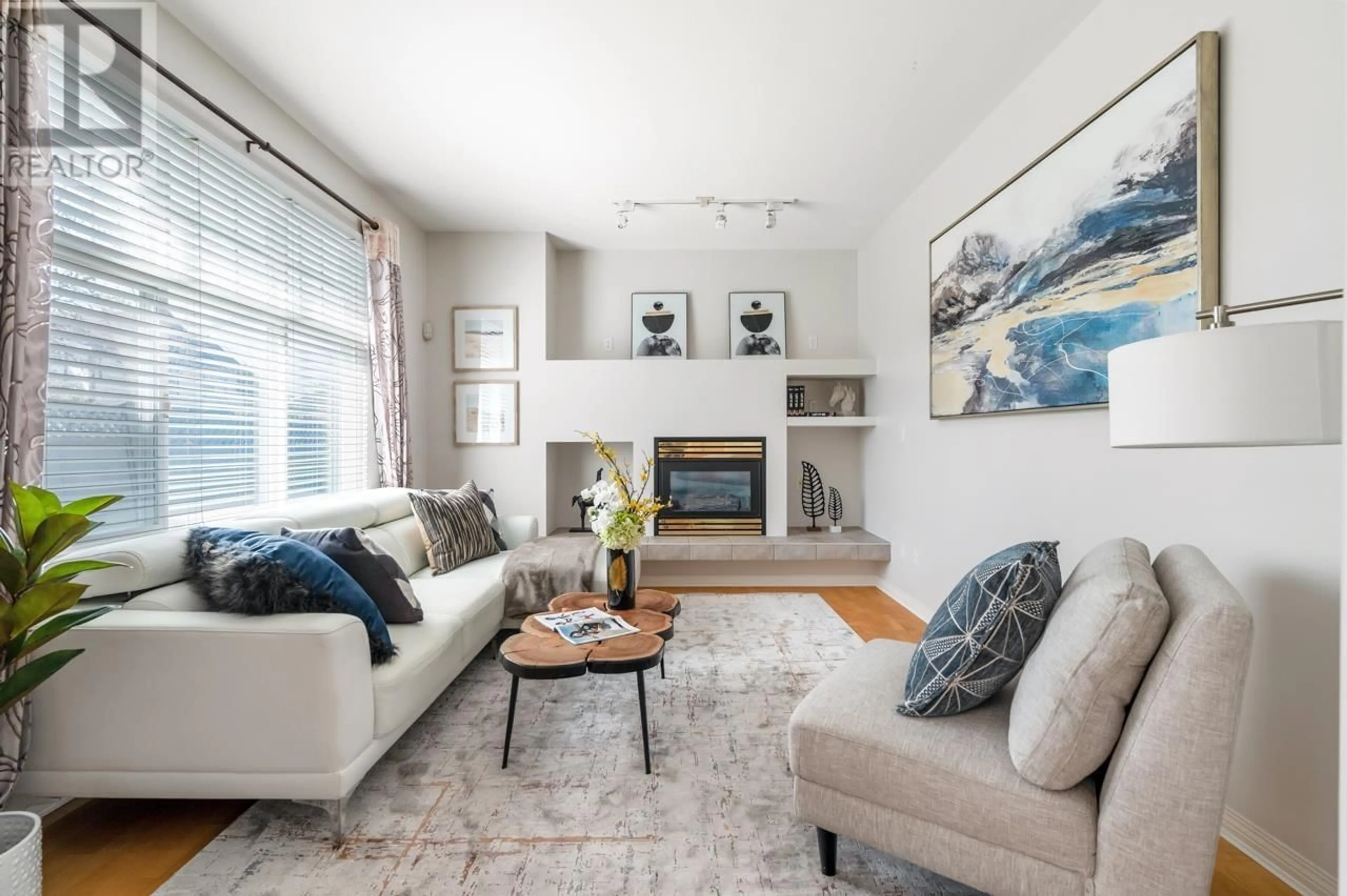 Living room for 6991 ROBSON DRIVE, Richmond British Columbia V7C5T5