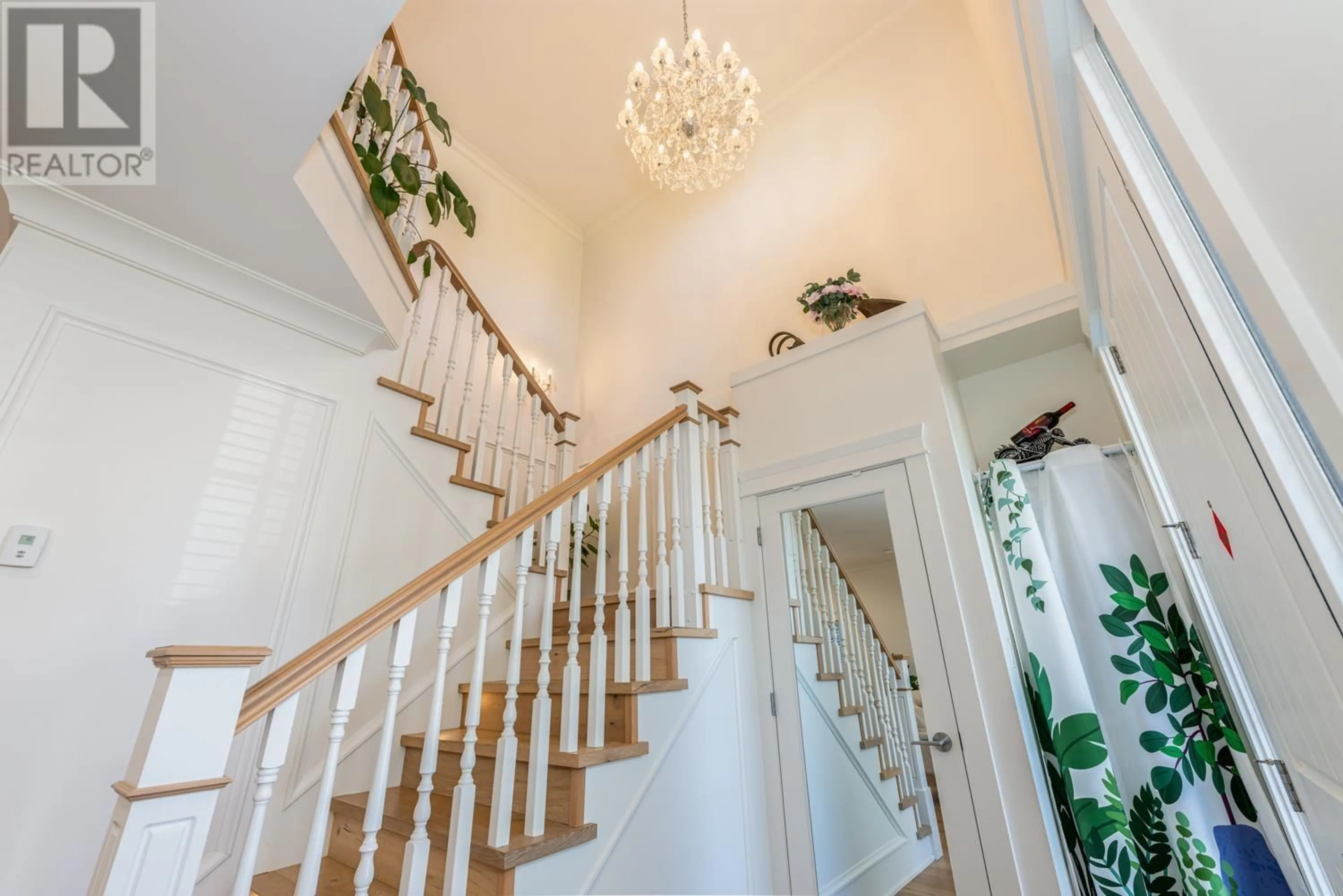 Indoor foyer for 6671 EMPRESS AVENUE, Burnaby British Columbia V5E2S6