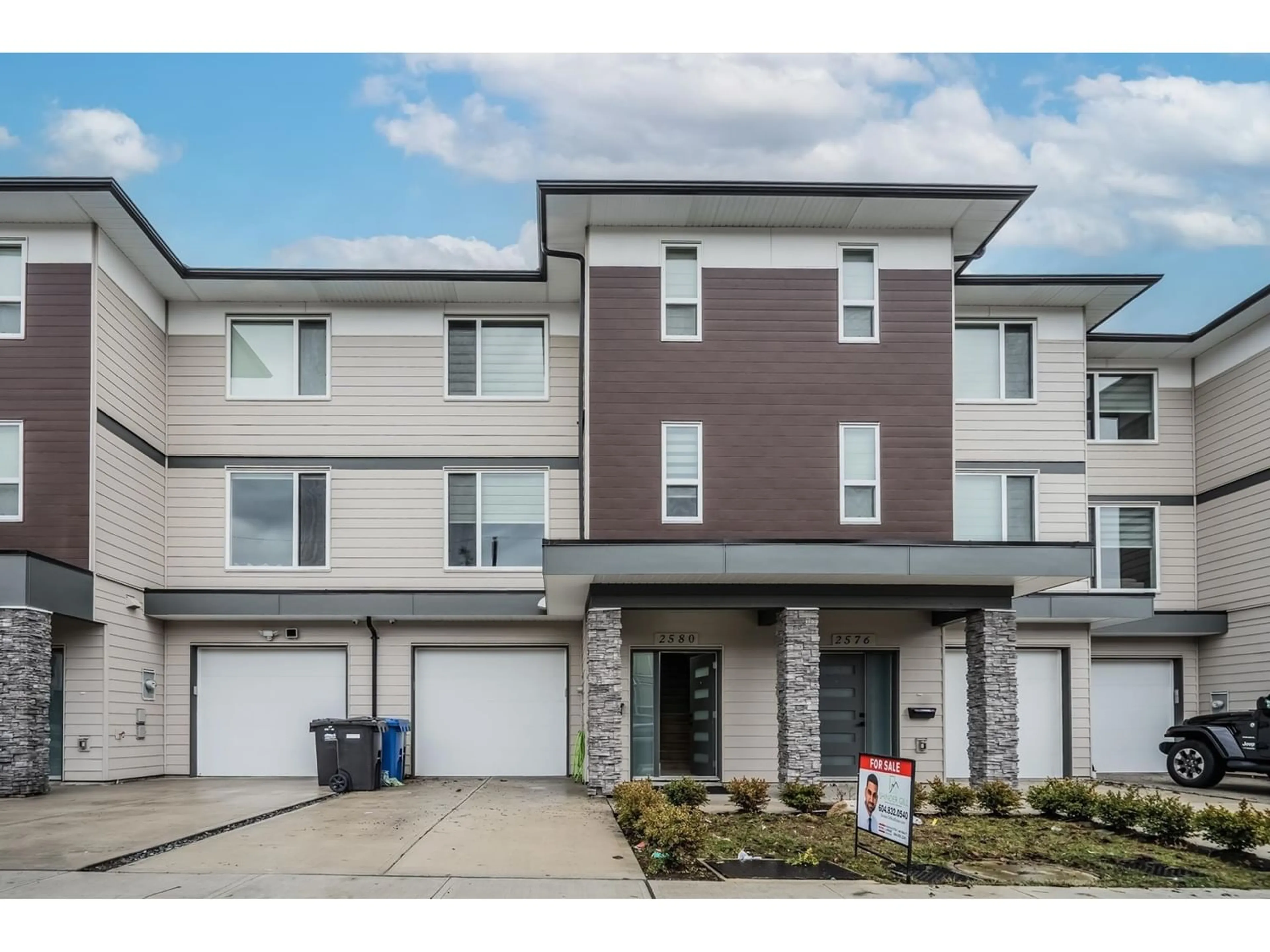 Contemporary kitchen for 2580 JANZEN STREET, Abbotsford British Columbia V2T2R8