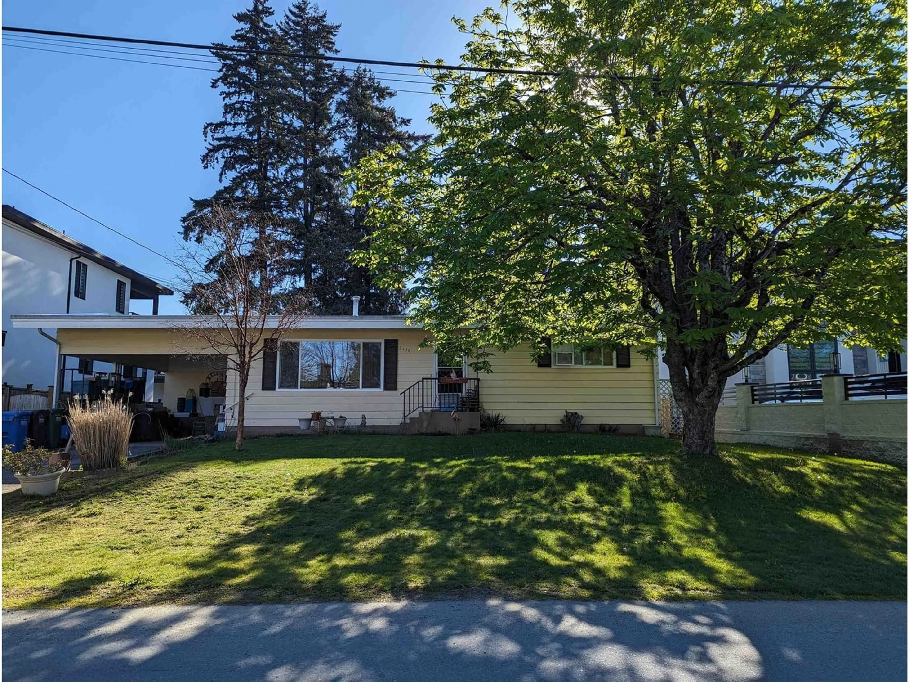 Frontside or backside of a home for 2136 SHERWOOD CRESCENT, Abbotsford British Columbia V2T1B8