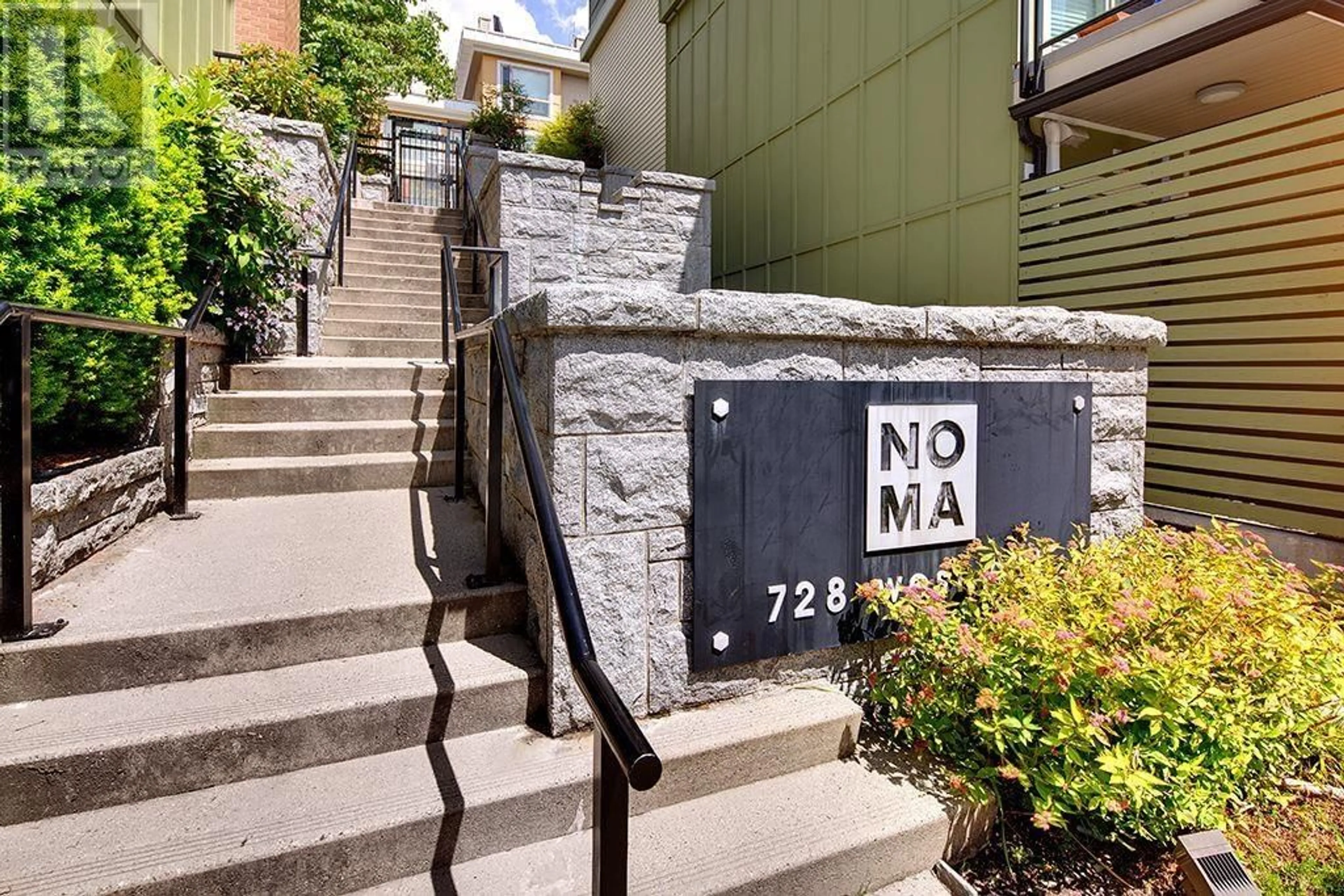 Stairs for 33 728 W 14TH STREET, North Vancouver British Columbia V7M0A8