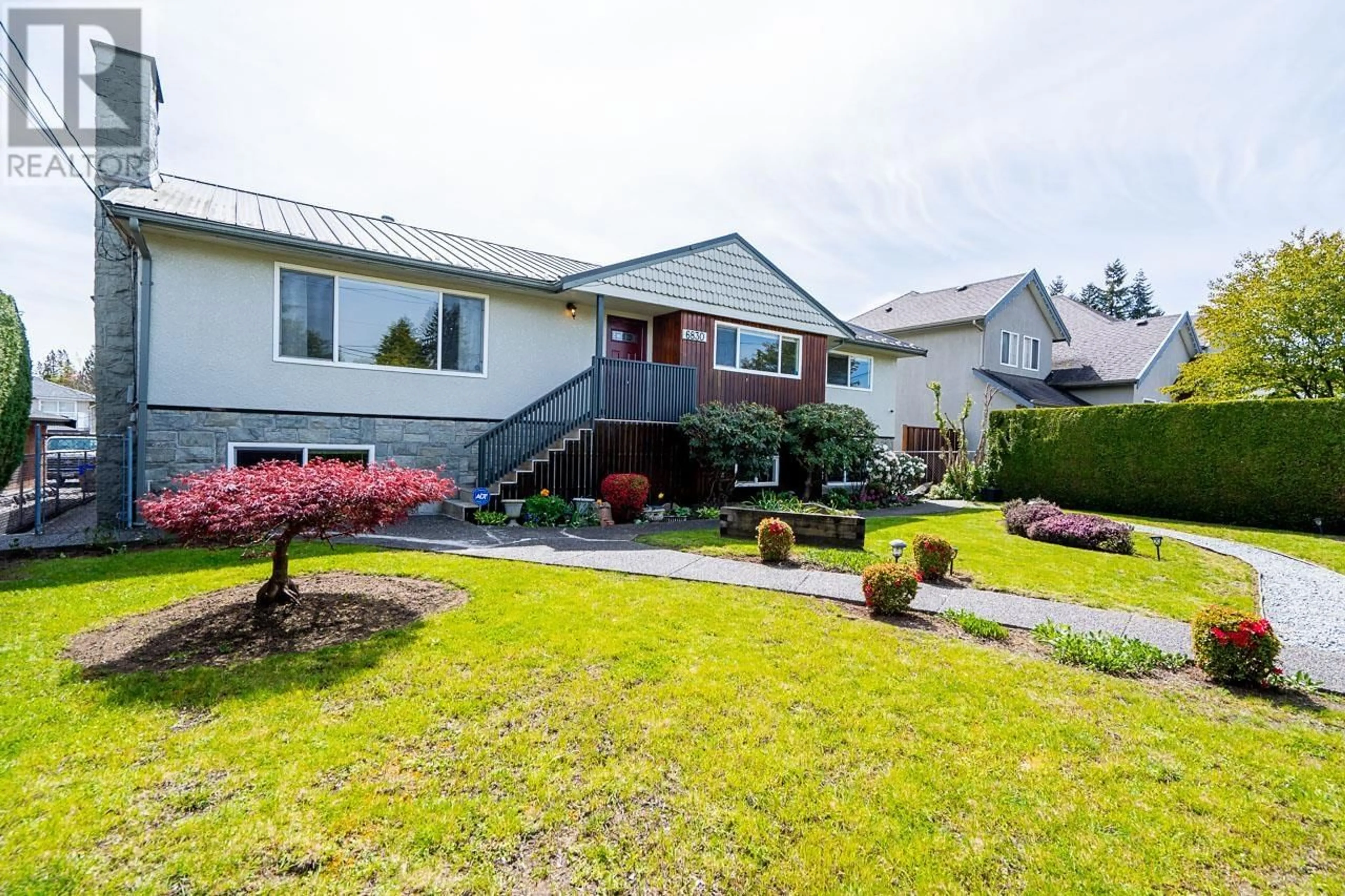 Frontside or backside of a home for 6830 CURTIS STREET, Burnaby British Columbia V5B2B1