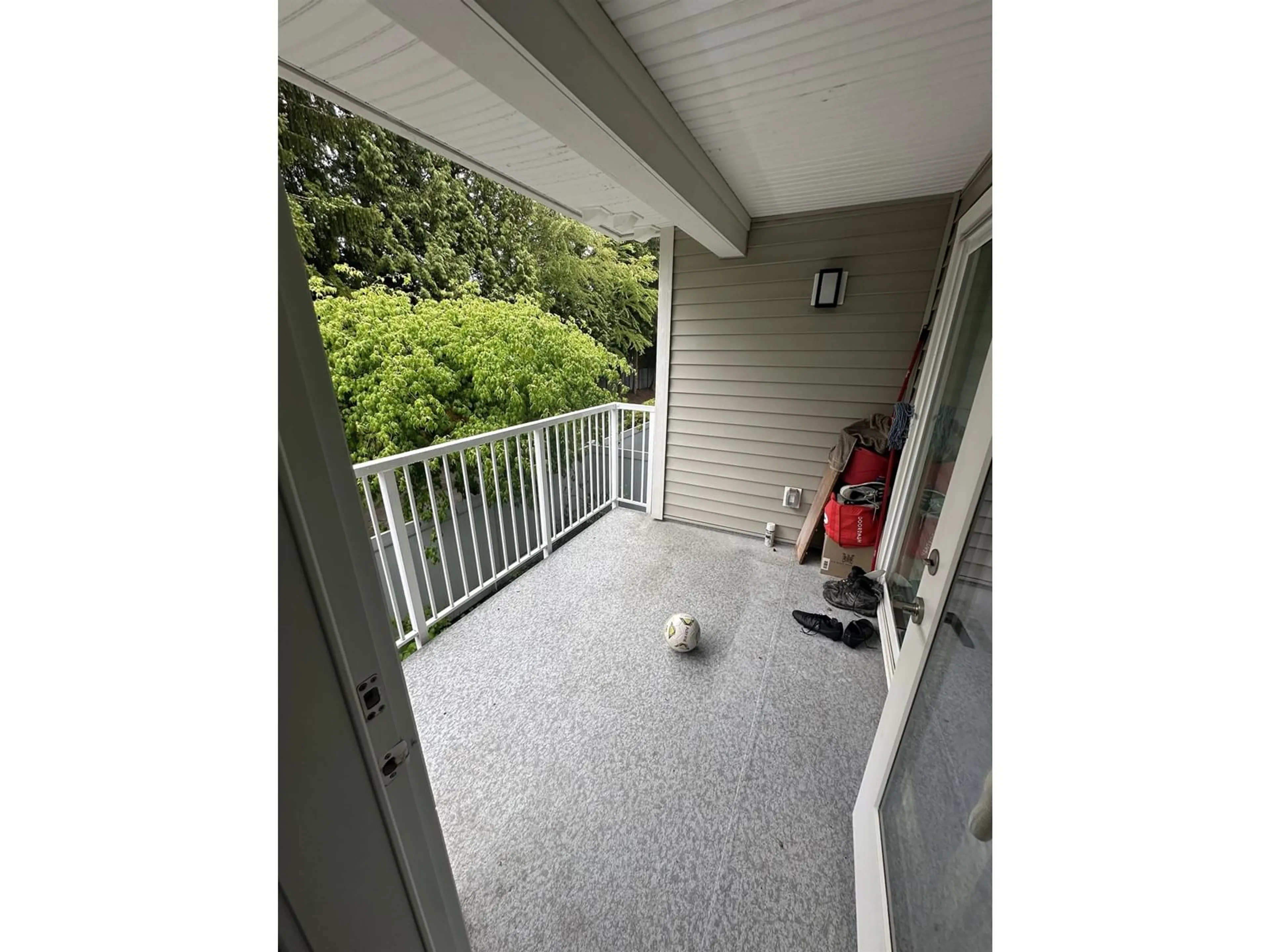 Patio, the street view for 210 9668 148 STREET, Surrey British Columbia V3R0W2