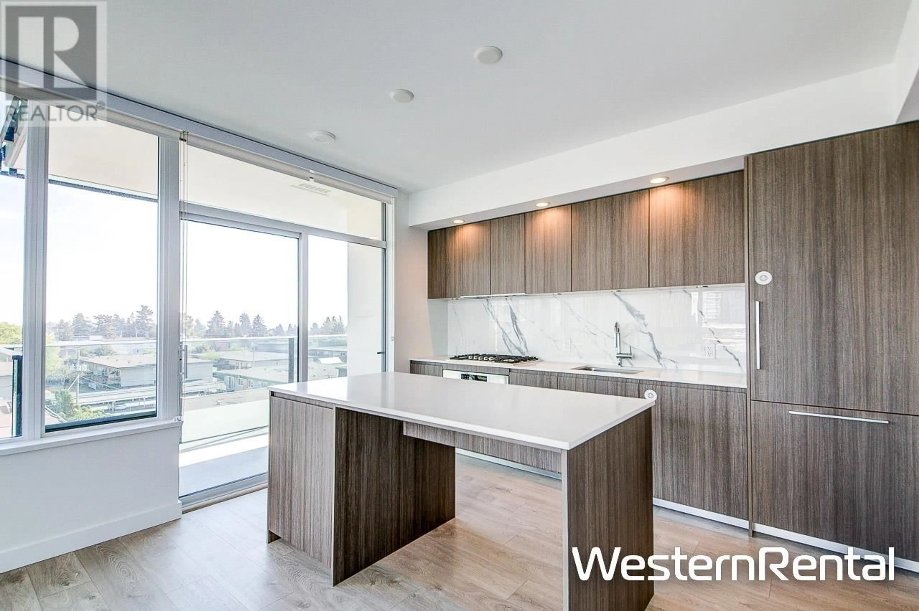 Contemporary kitchen, unknown for 702 6463 SILVER AVENUE, Burnaby British Columbia V5H0K4