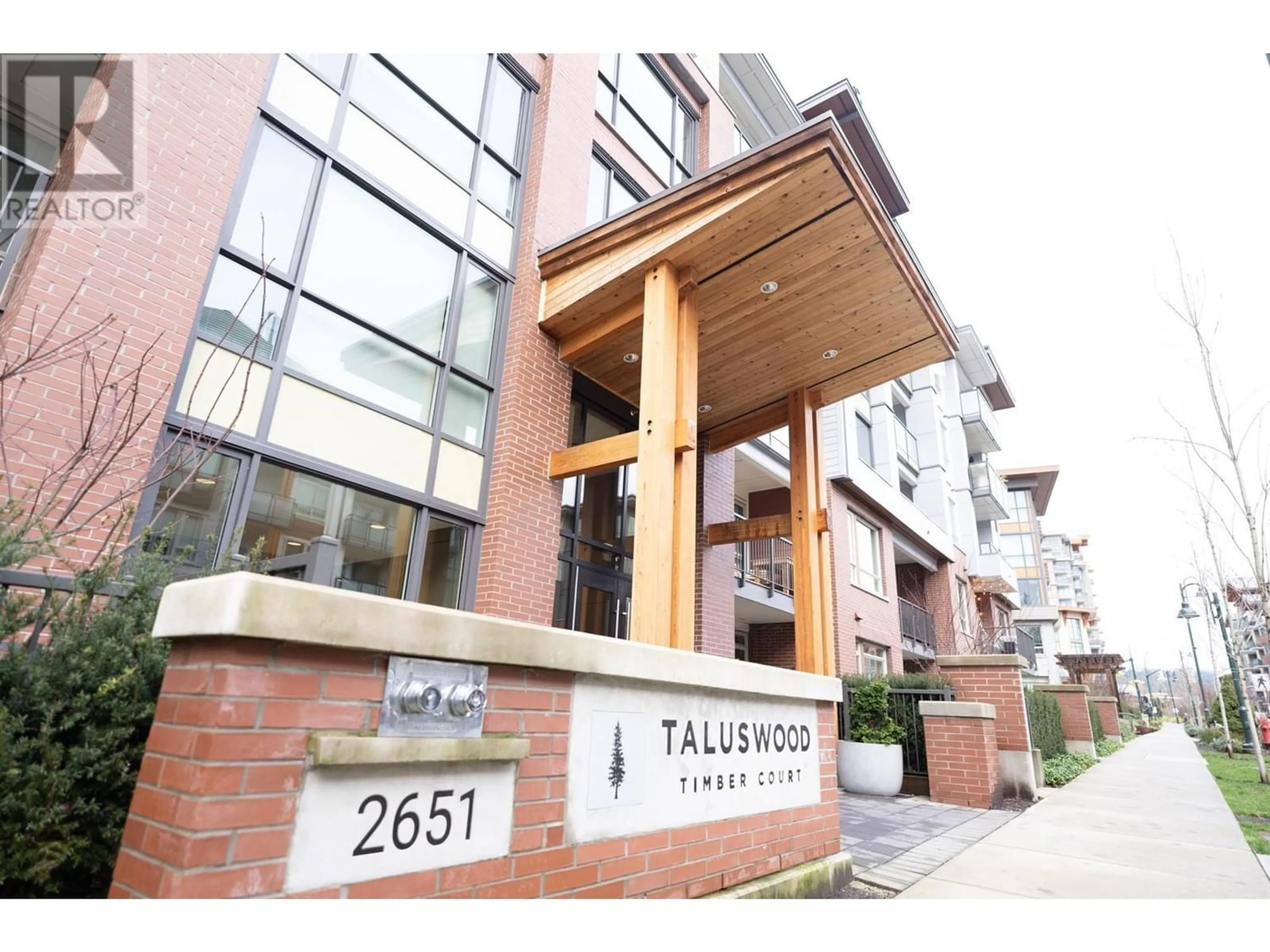 Indoor foyer for 320 2651 LIBRARY LANE, North Vancouver British Columbia V7J0C1