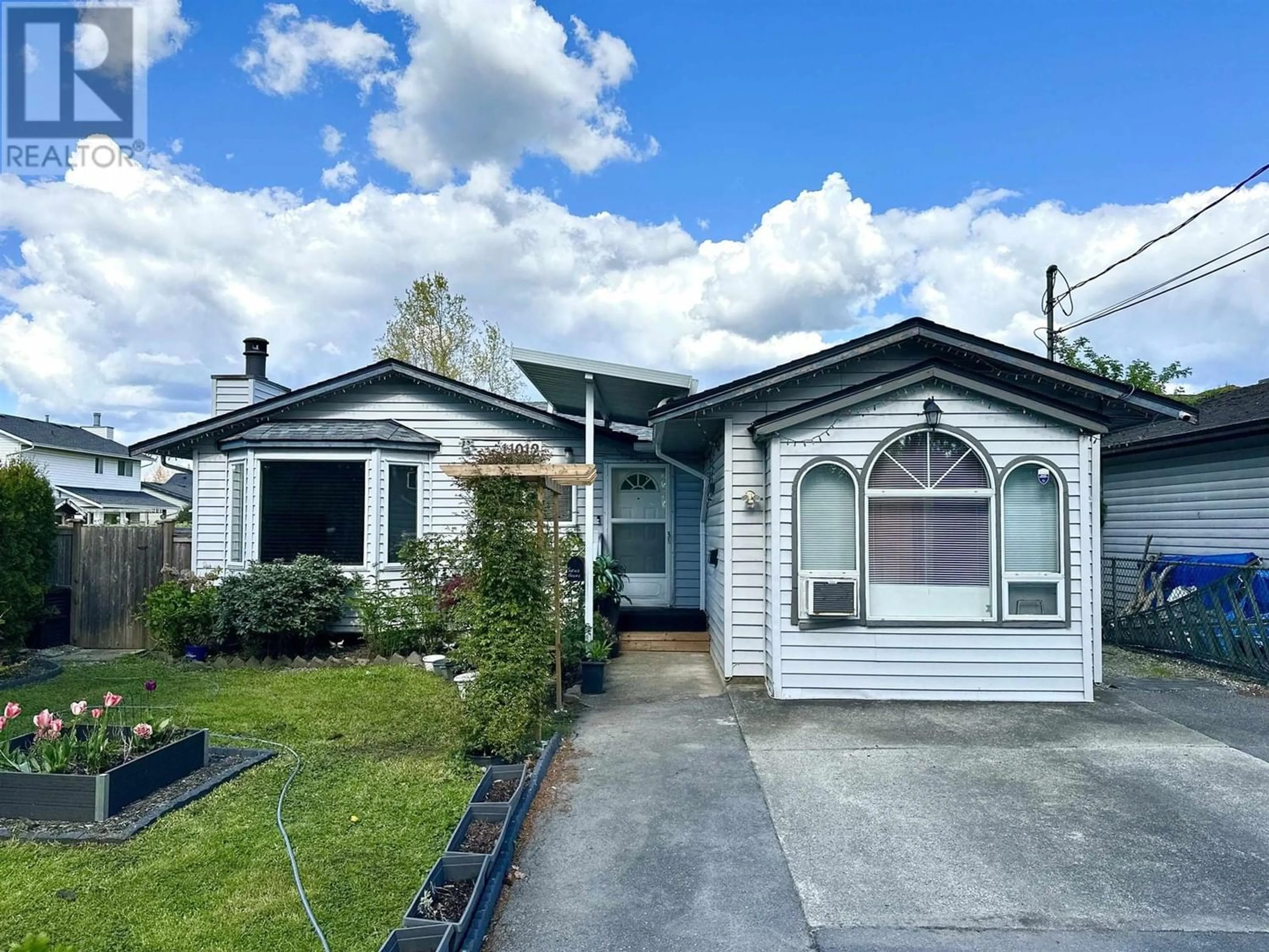 Frontside or backside of a home for 11012 HAZELWOOD STREET, Maple Ridge British Columbia V2X9P9
