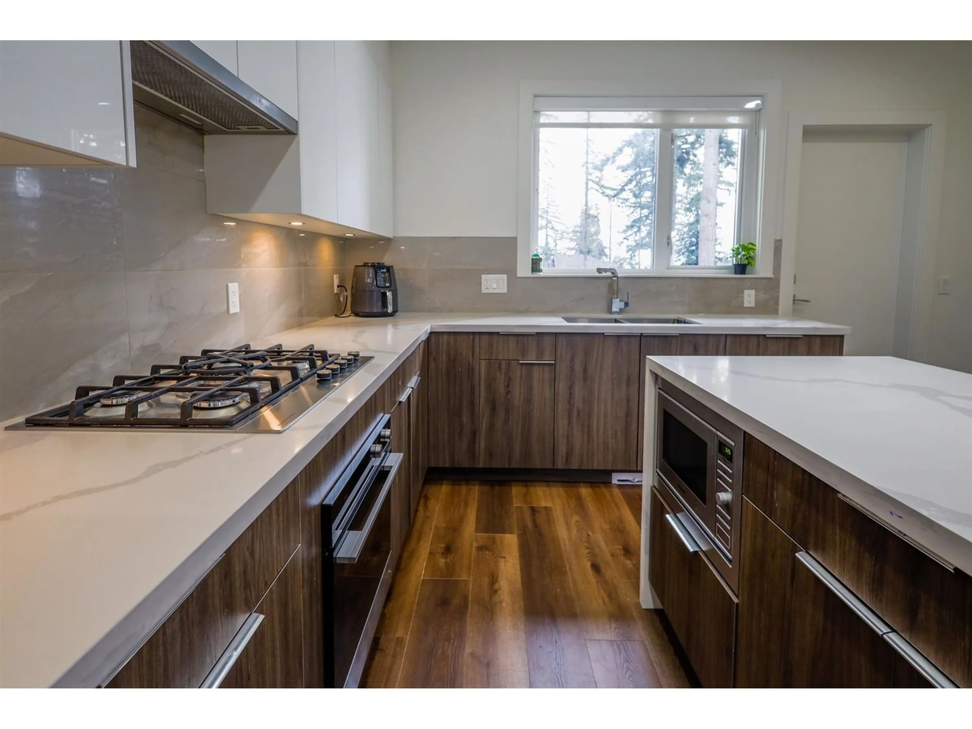 Contemporary kitchen for 18 5858 132 STREET, Surrey British Columbia V3X1N1