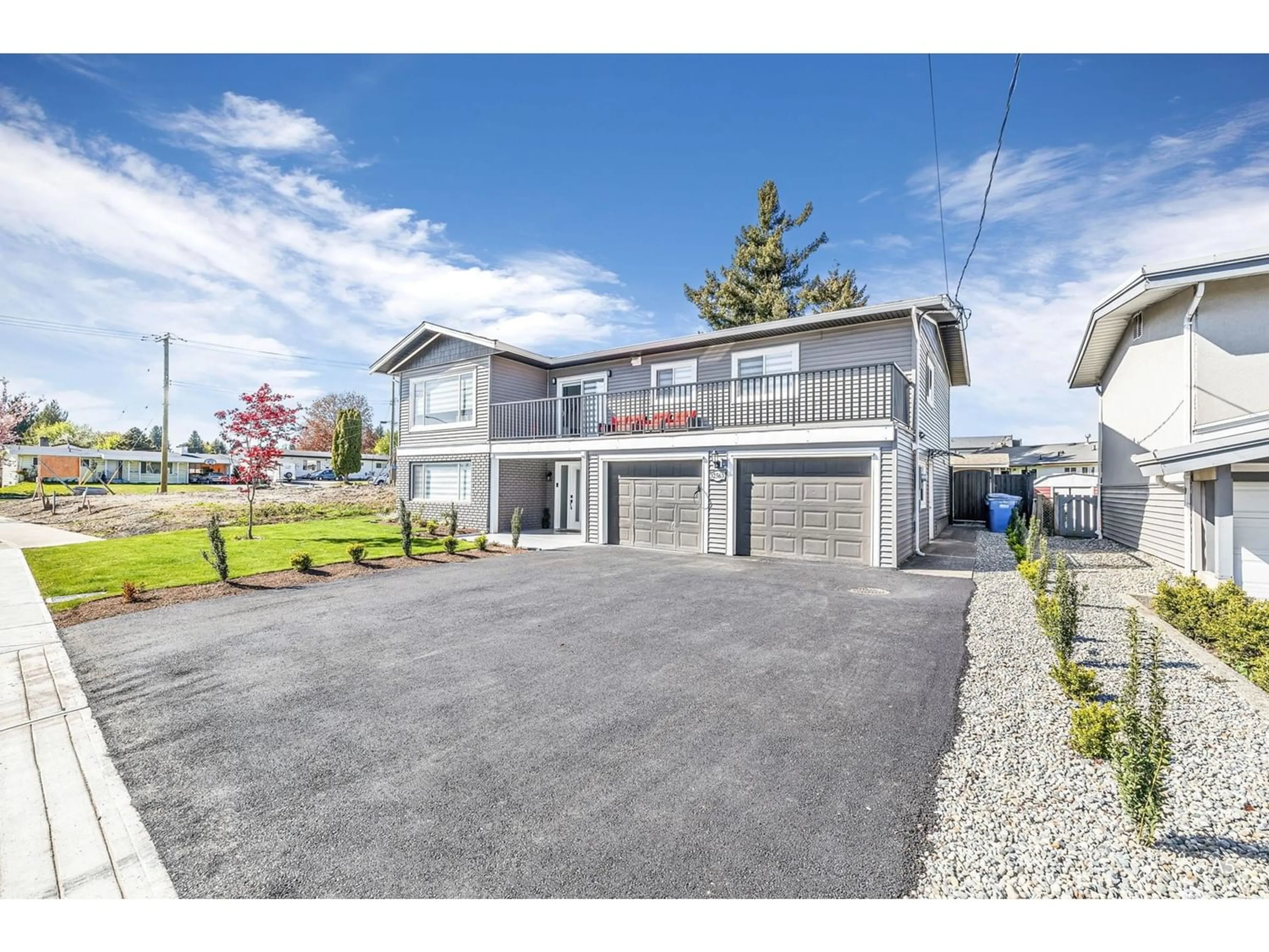 Frontside or backside of a home for 32563 MARSHALL ROAD, Abbotsford British Columbia V2T1A8