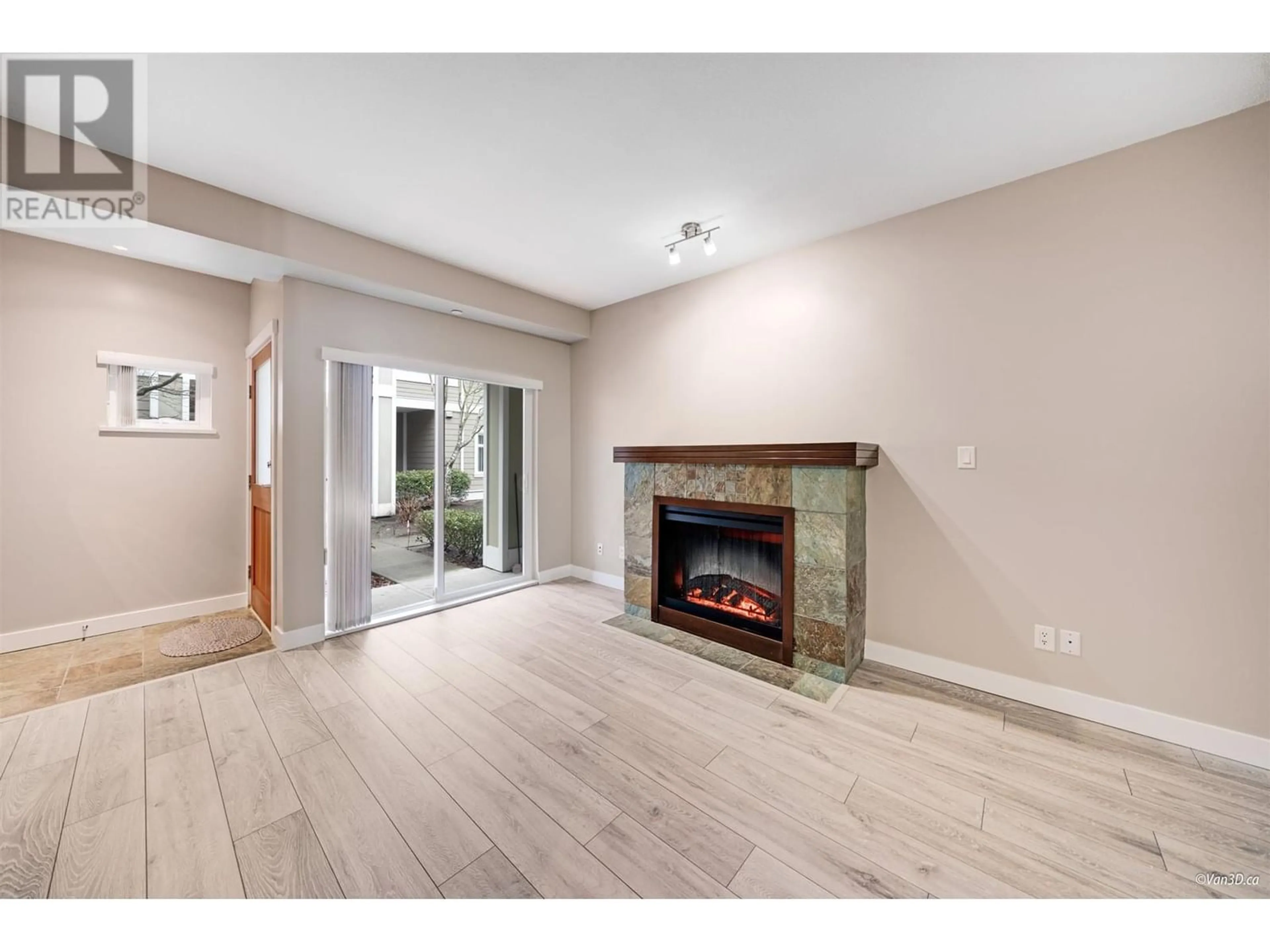 A pic of a room for 51 7388 MACPHERSON AVENUE, Burnaby British Columbia V5J0A1