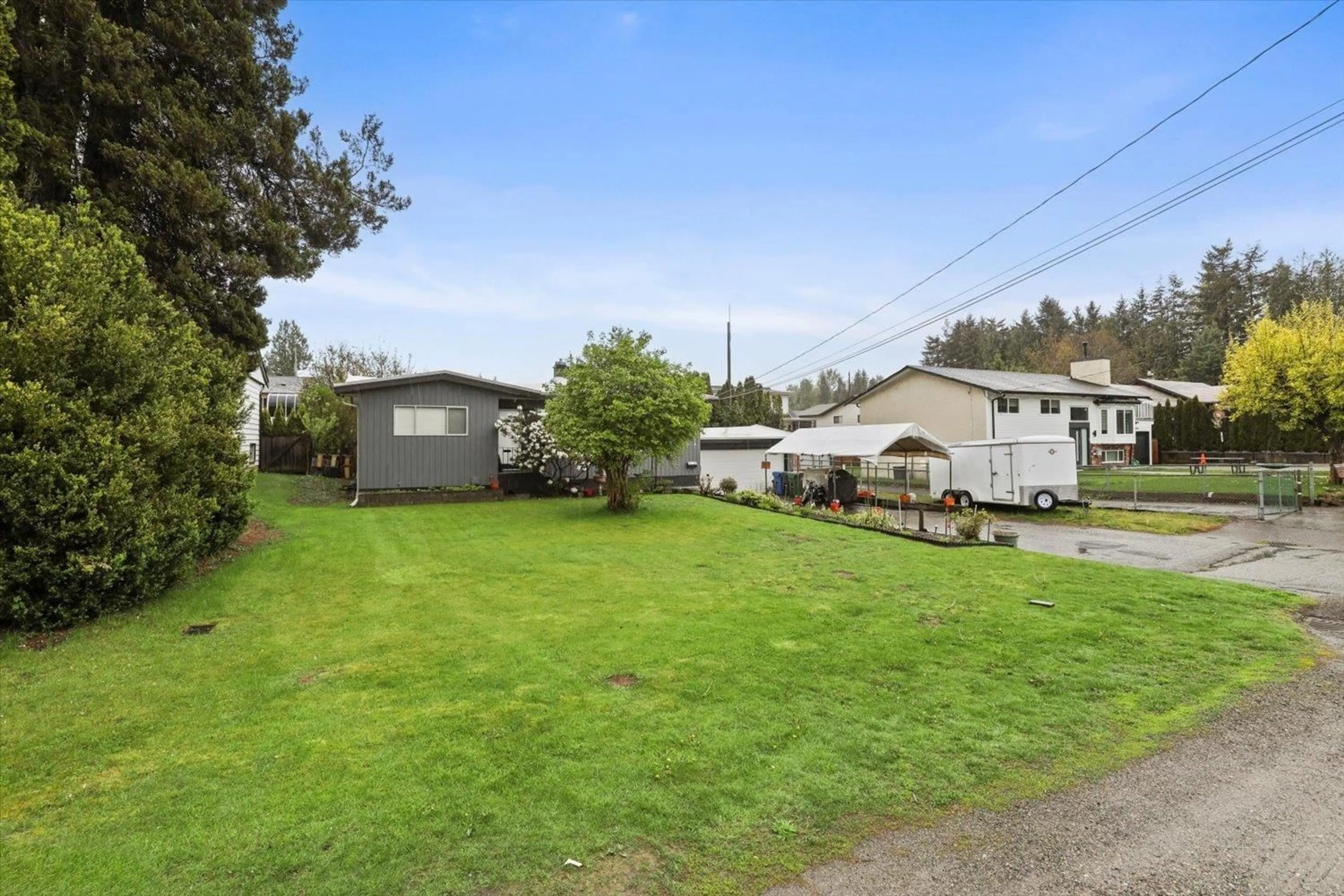 A pic from outside/outdoor area/front of a property/back of a property/a pic from drone, water/lake/river/ocean view for 33494 HAWTHORNE AVENUE, Abbotsford British Columbia V2S1B8