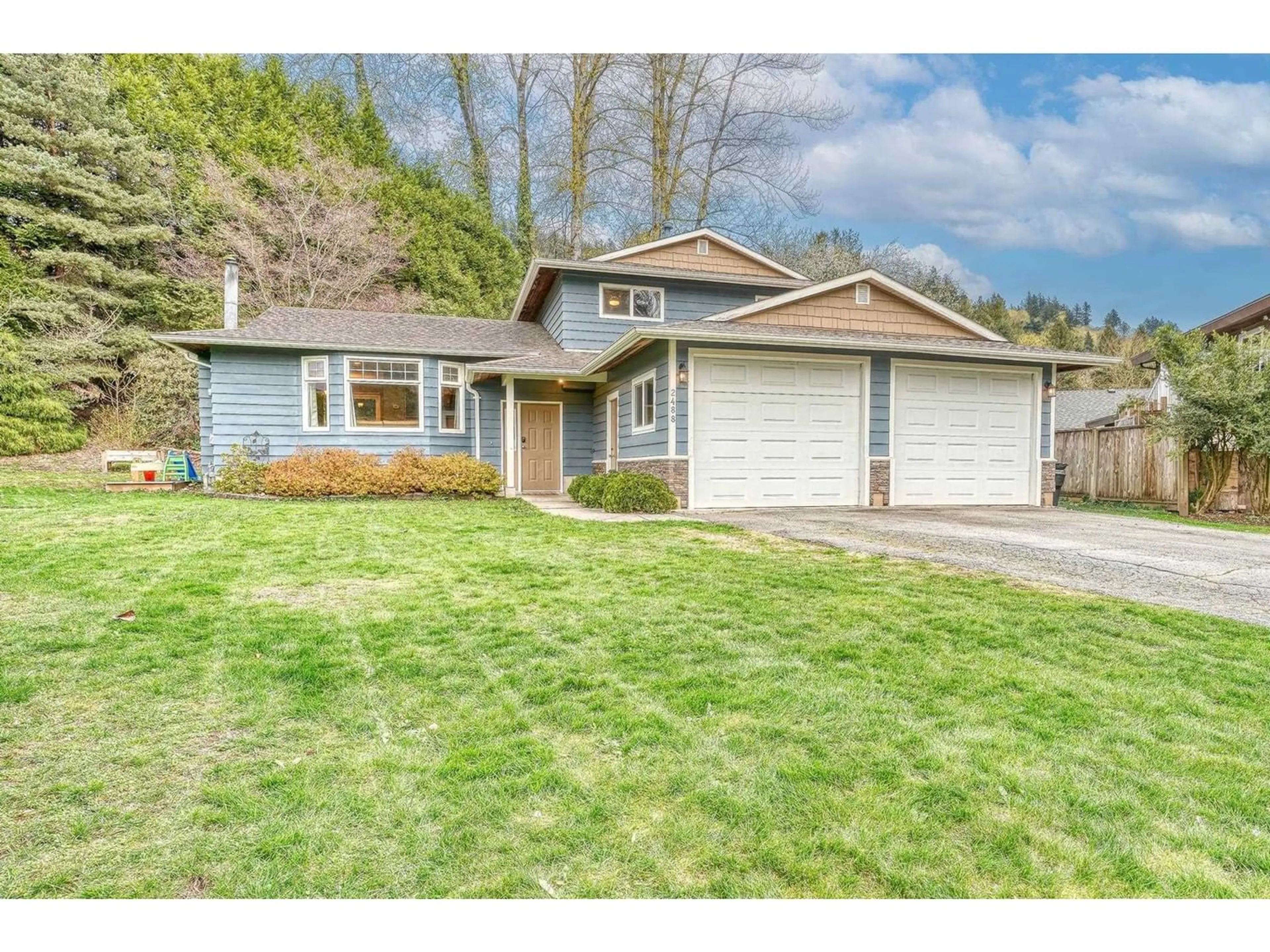 Frontside or backside of a home for 2488 CAMERON CRESCENT, Abbotsford British Columbia V3G2A9
