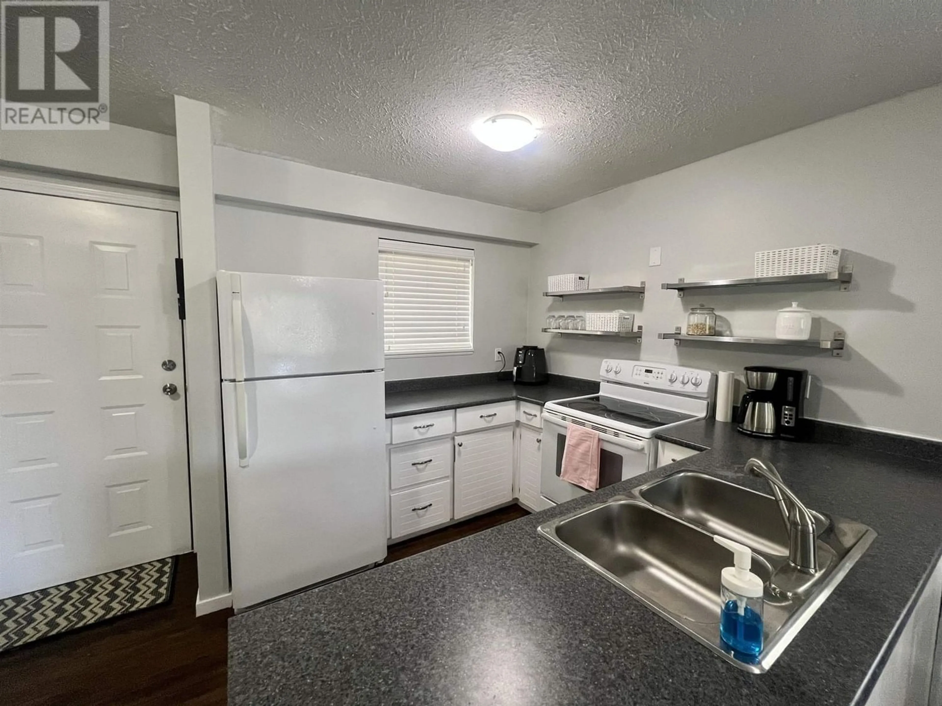 Standard kitchen for 17 4832 LAZELLE AVENUE, Terrace British Columbia V8G1T4