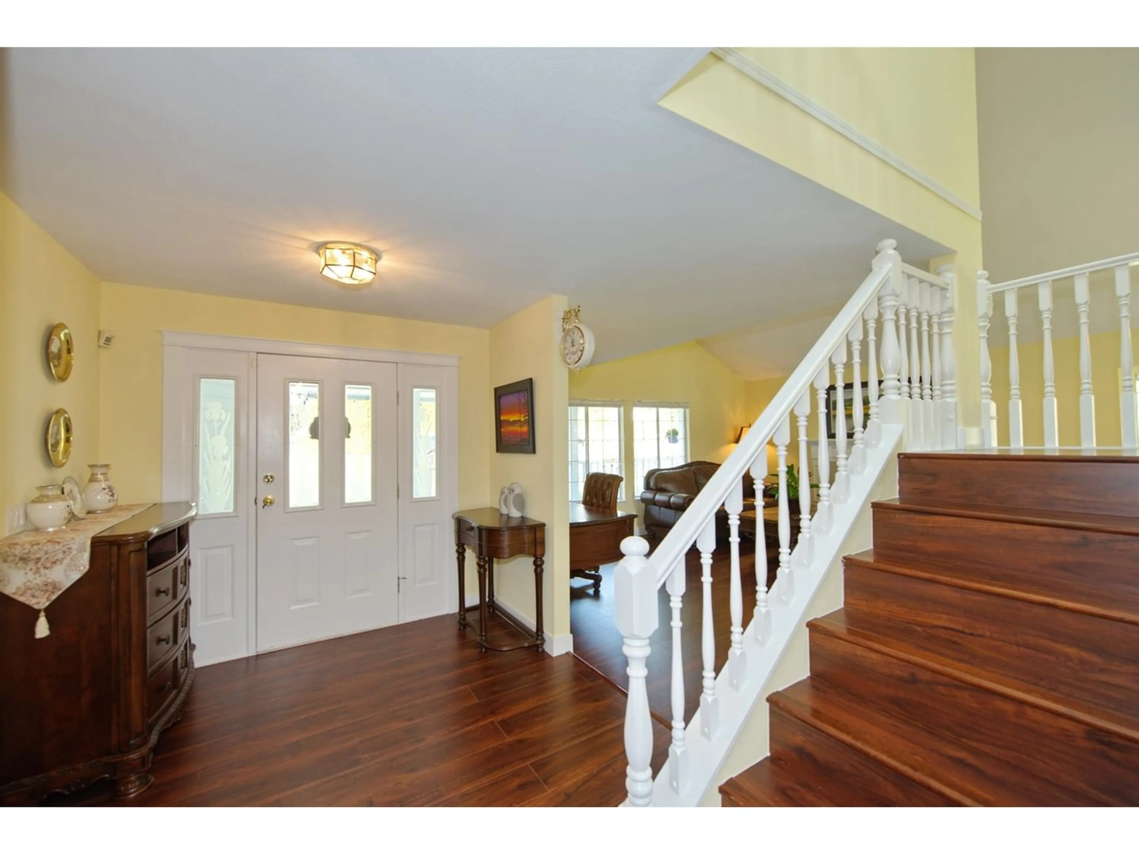 Indoor entryway, wood floors for 7128 207 STREET, Langley British Columbia V2Y1T4