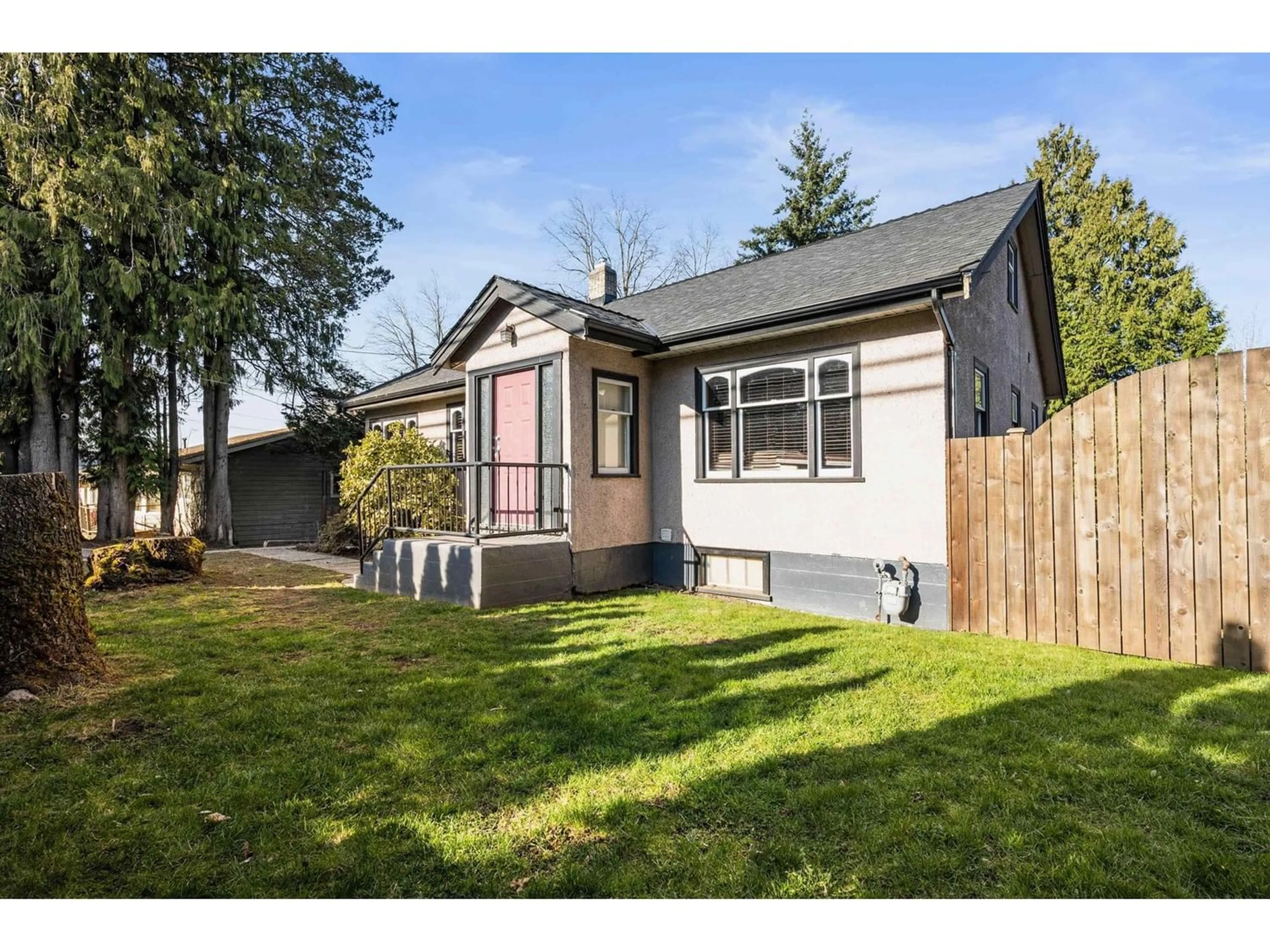 Frontside or backside of a home for 2348 MCKENZIE ROAD, Abbotsford British Columbia V2S3Z8