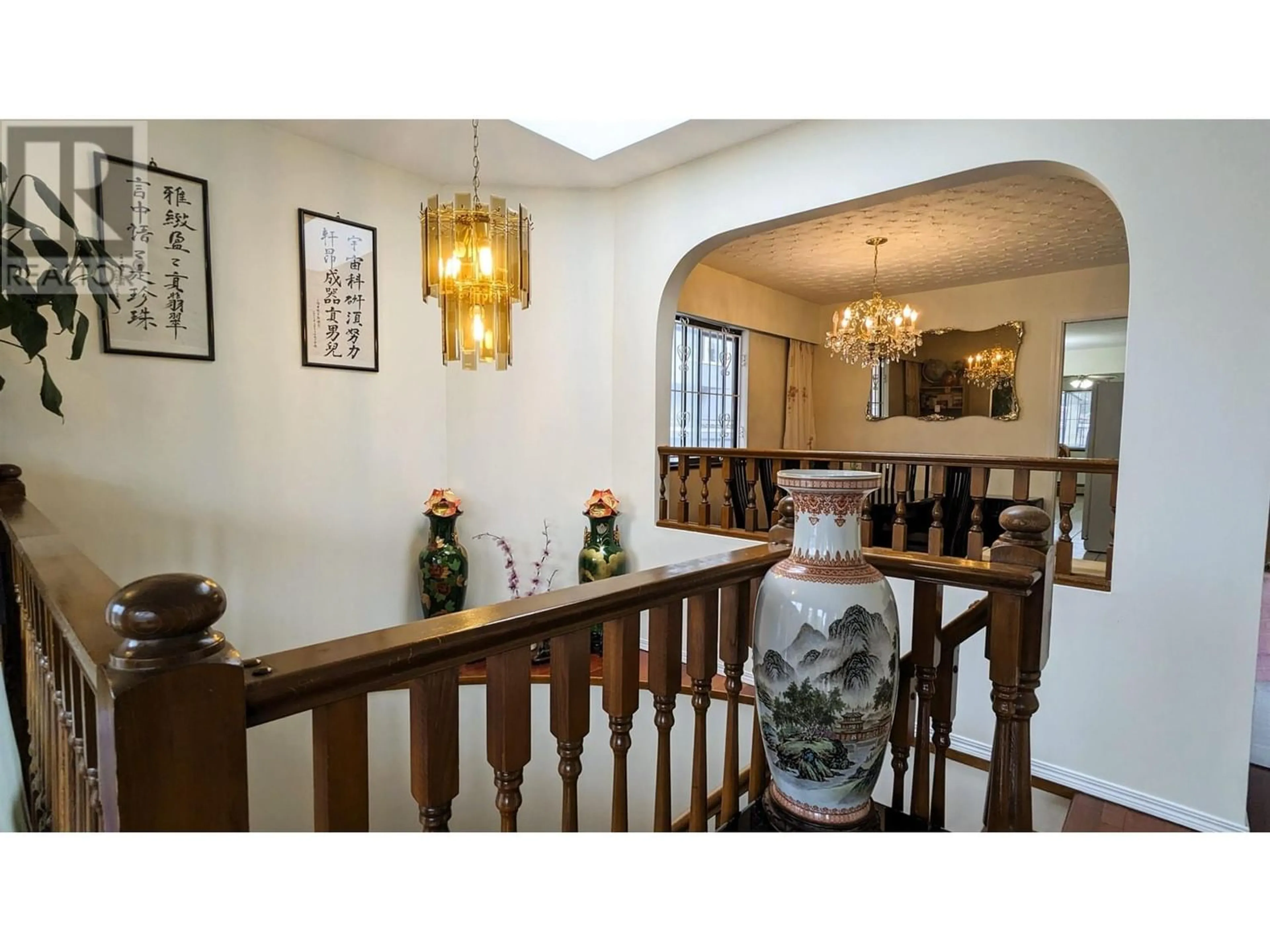 Indoor foyer for 2056 E 52ND AVENUE, Vancouver British Columbia V5P1W9