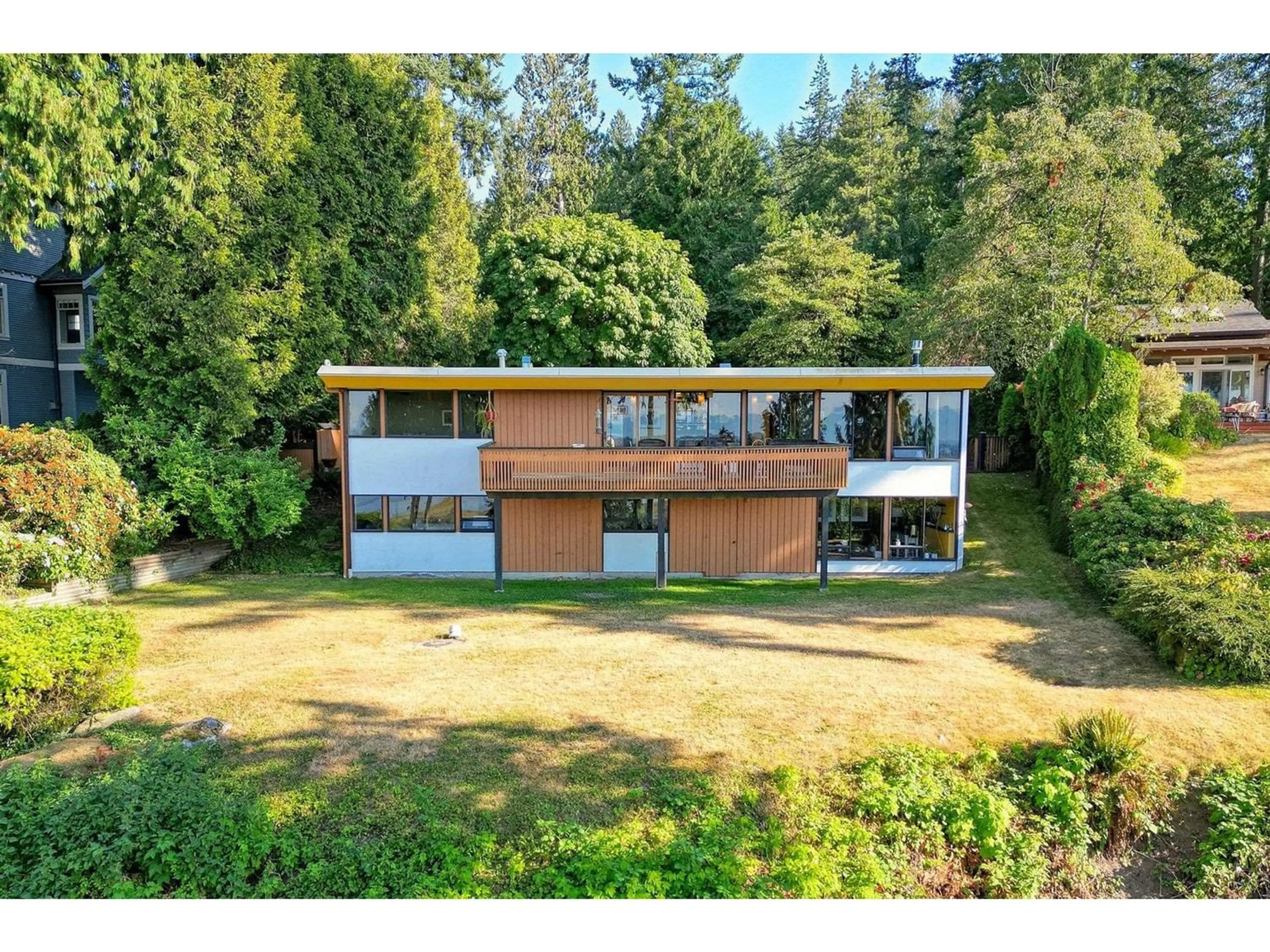 Frontside or backside of a home for 13047 CRESCENT ROAD, Surrey British Columbia V4P1J6