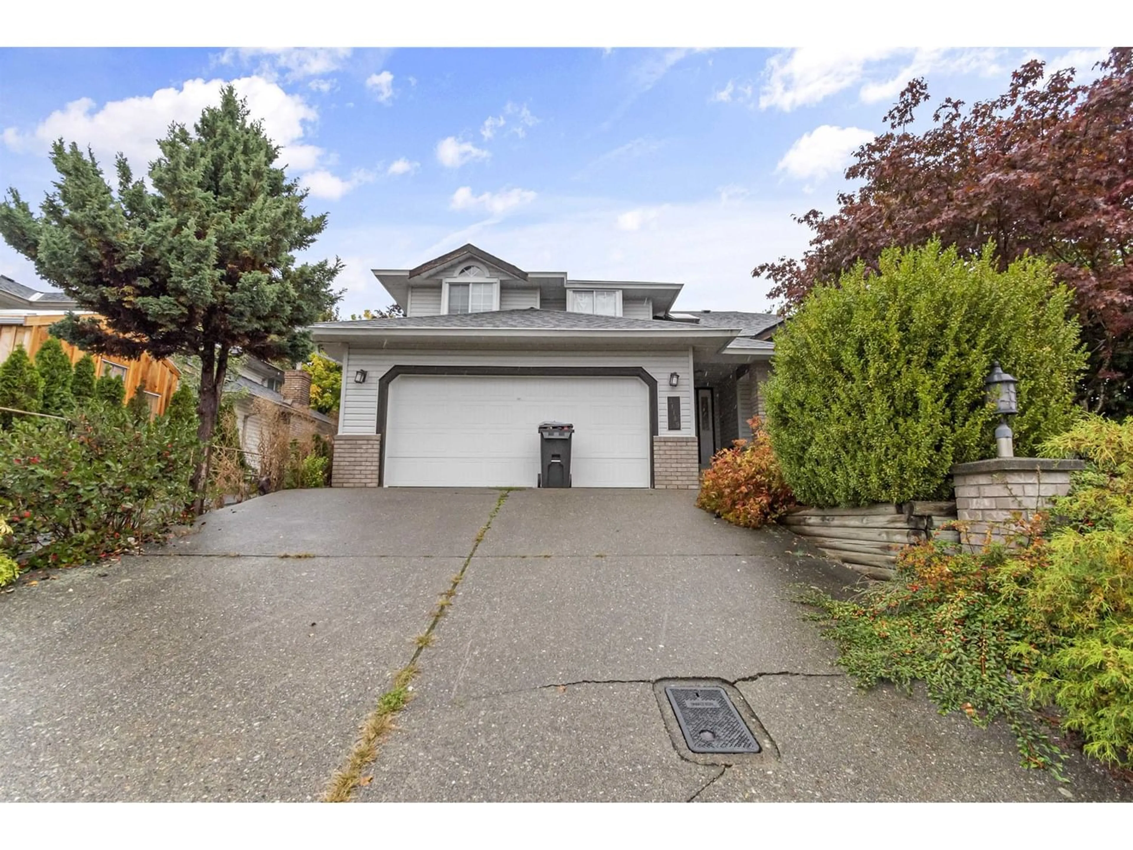 Frontside or backside of a home for 31149 KINGFISHER PLACE, Abbotsford British Columbia V2T5J2