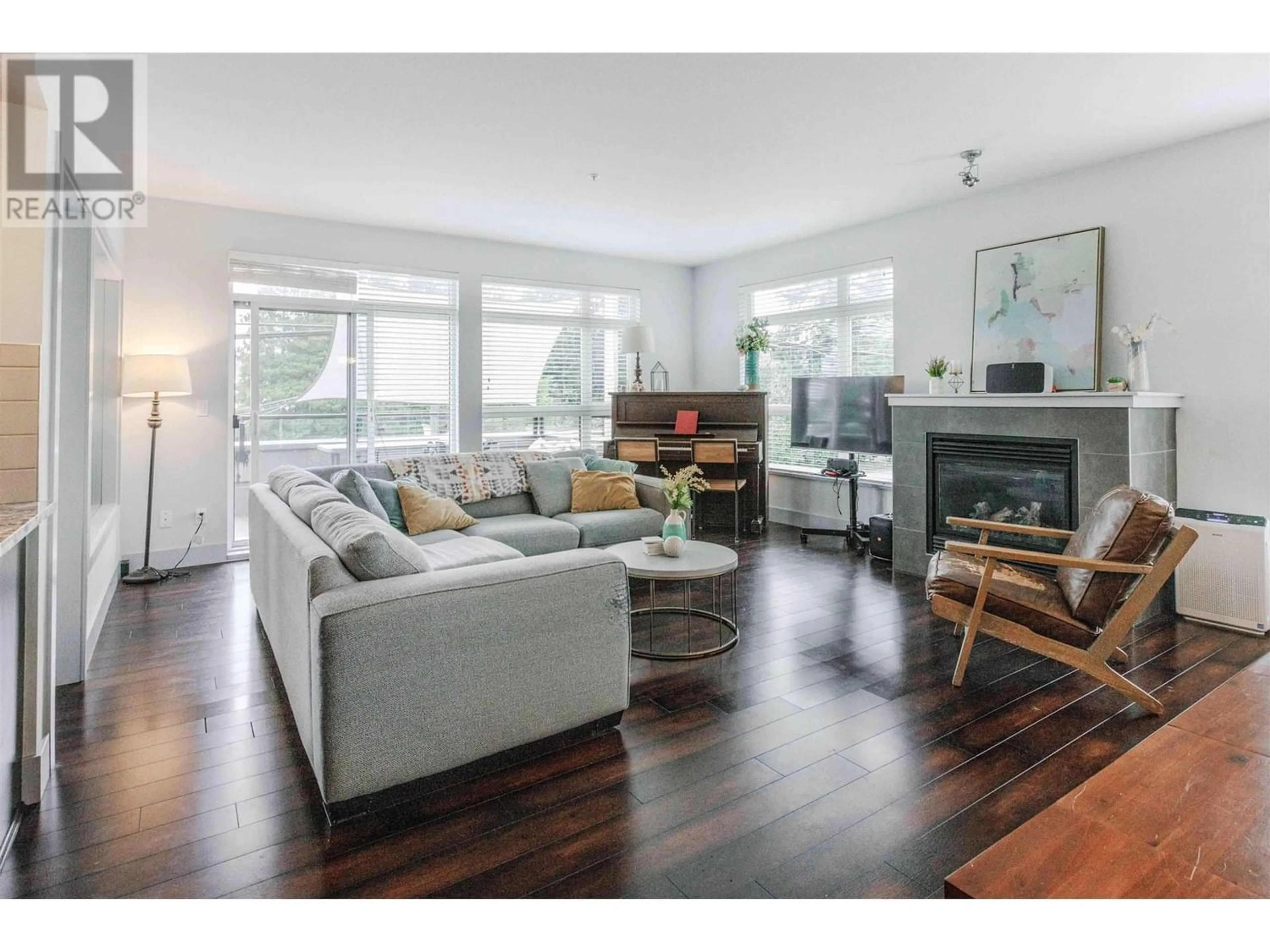 Living room for 208 5682 WHARF AVENUE, Sechelt British Columbia V7Z0J3