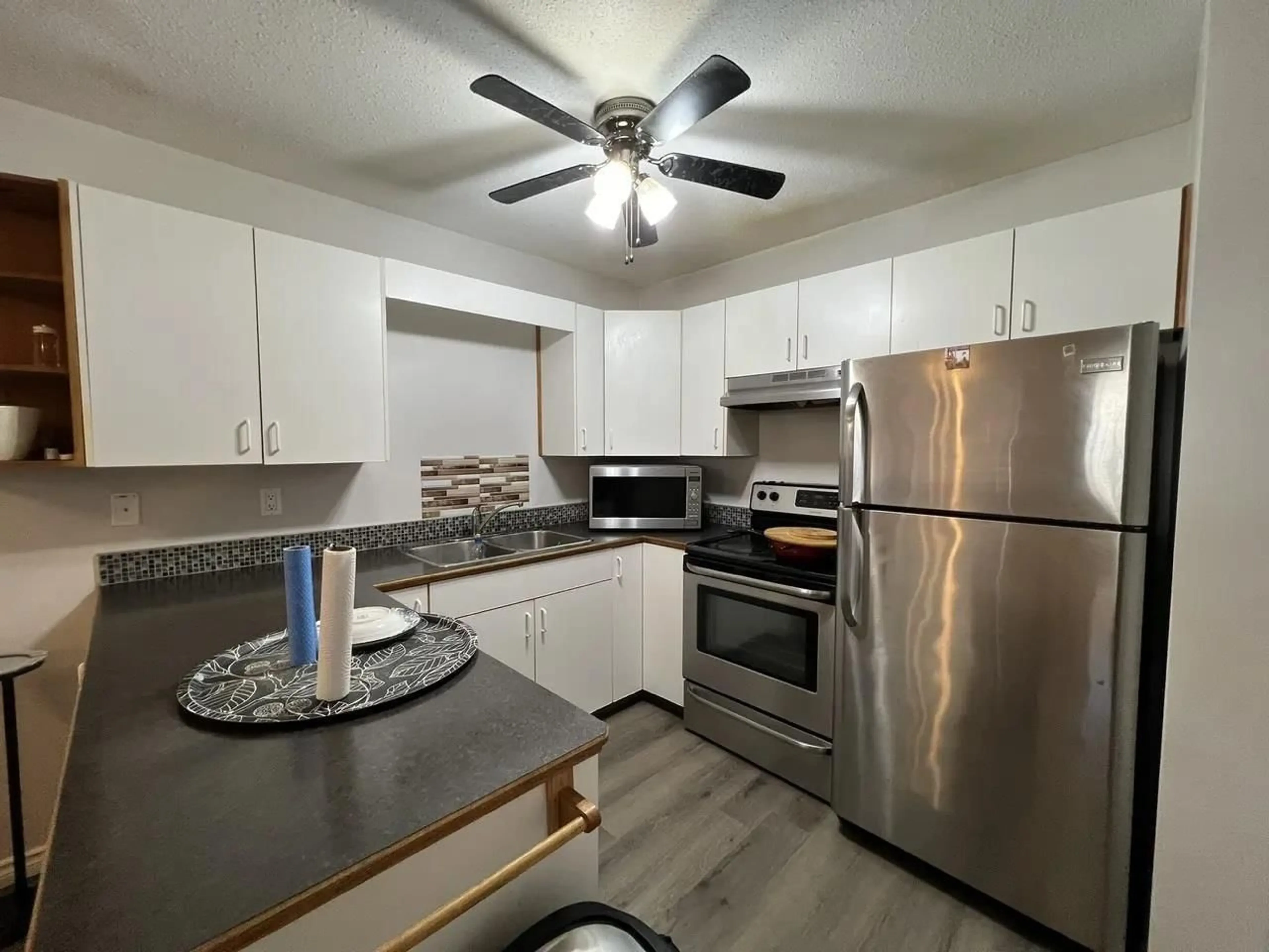 Standard kitchen, cottage for 2 9206 CORBOULD STREET, Chilliwack British Columbia V2P4A5