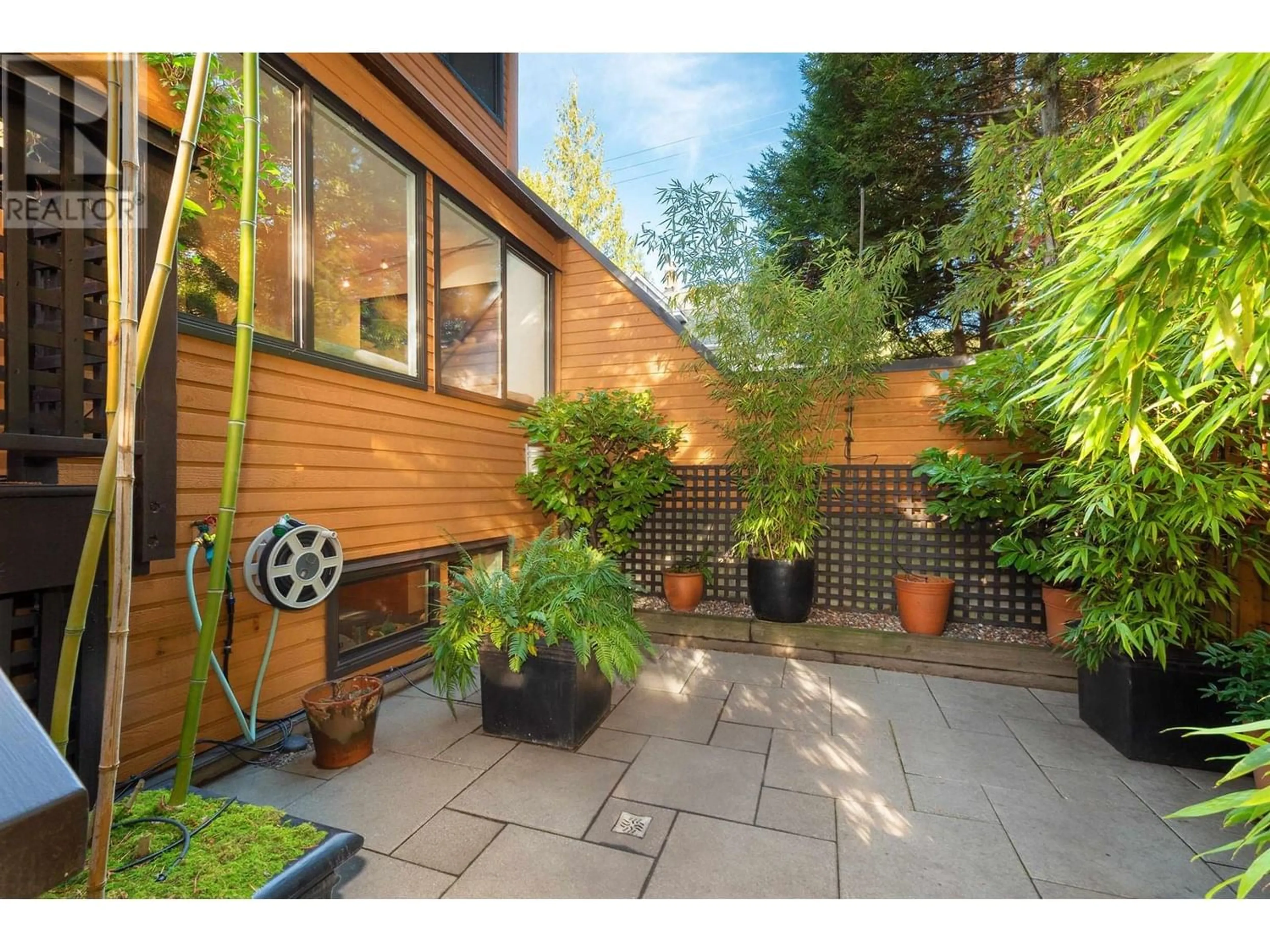 Patio for 409 CHESTERFIELD AVENUE, North Vancouver British Columbia V7M2L8