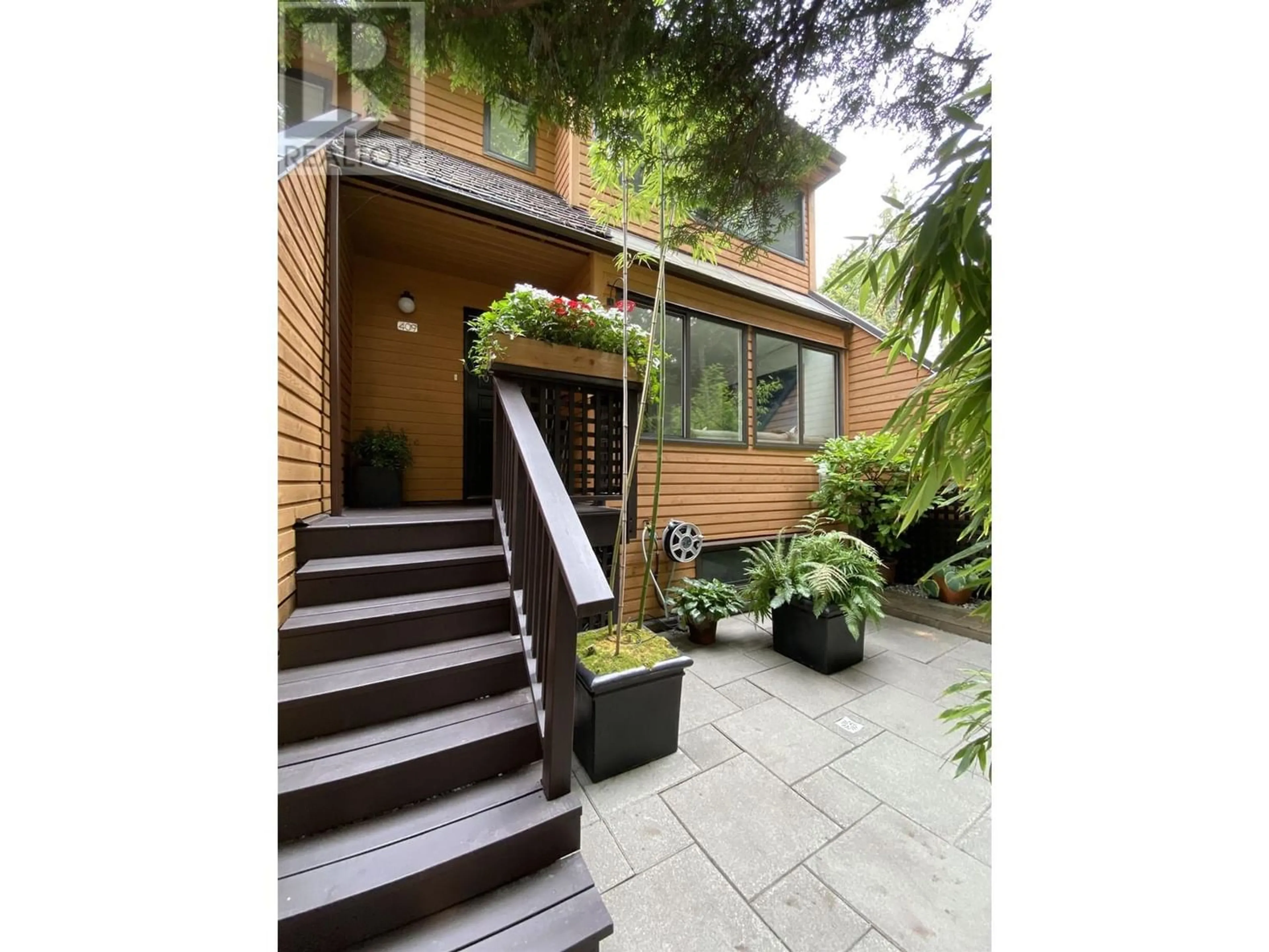 Patio for 409 CHESTERFIELD AVENUE, North Vancouver British Columbia V7M2L8