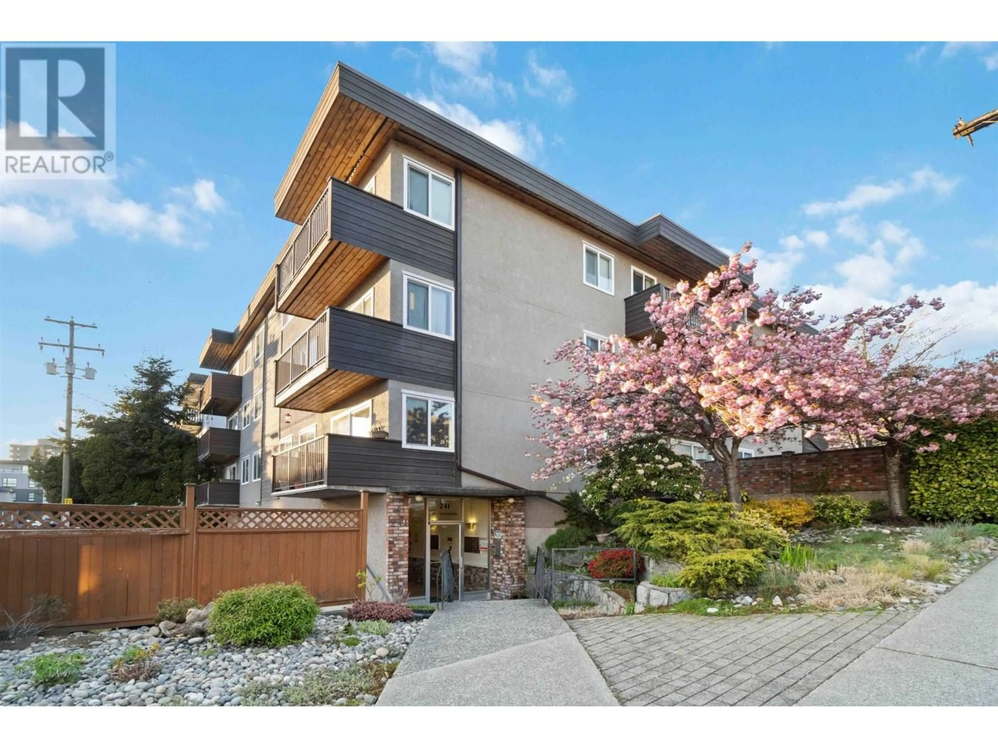 A pic from exterior of the house or condo for 104 241 ST. ANDREWS AVENUE, North Vancouver British Columbia V7L3K8