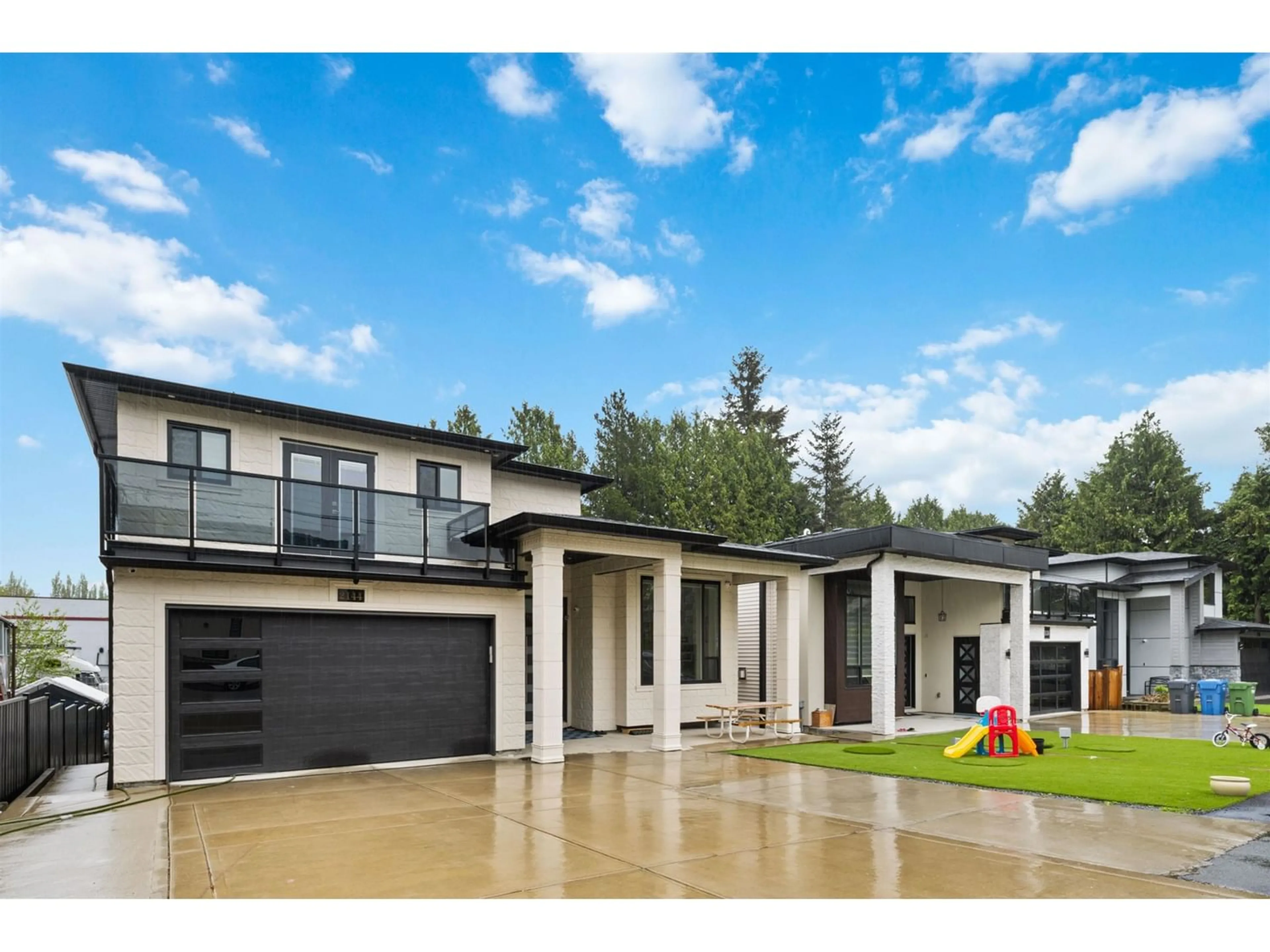 Frontside or backside of a home for 2144 OAKRIDGE CRESCENT, Abbotsford British Columbia V2T6A8