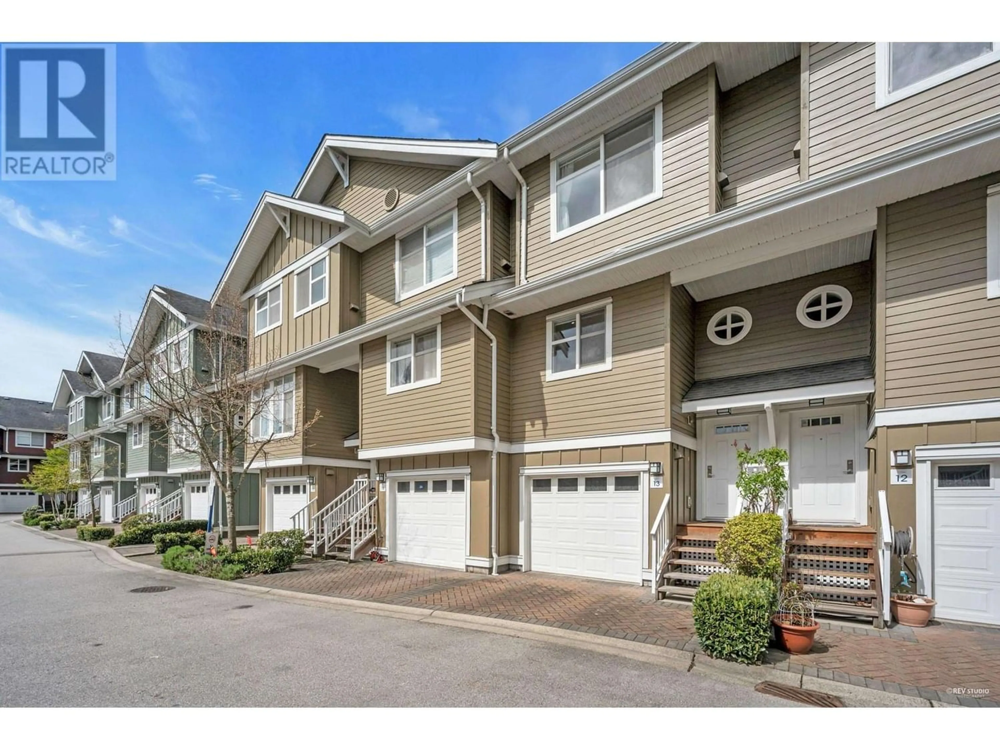 A pic from exterior of the house or condo for 13 935 EWEN AVENUE, New Westminster British Columbia V3M0A1