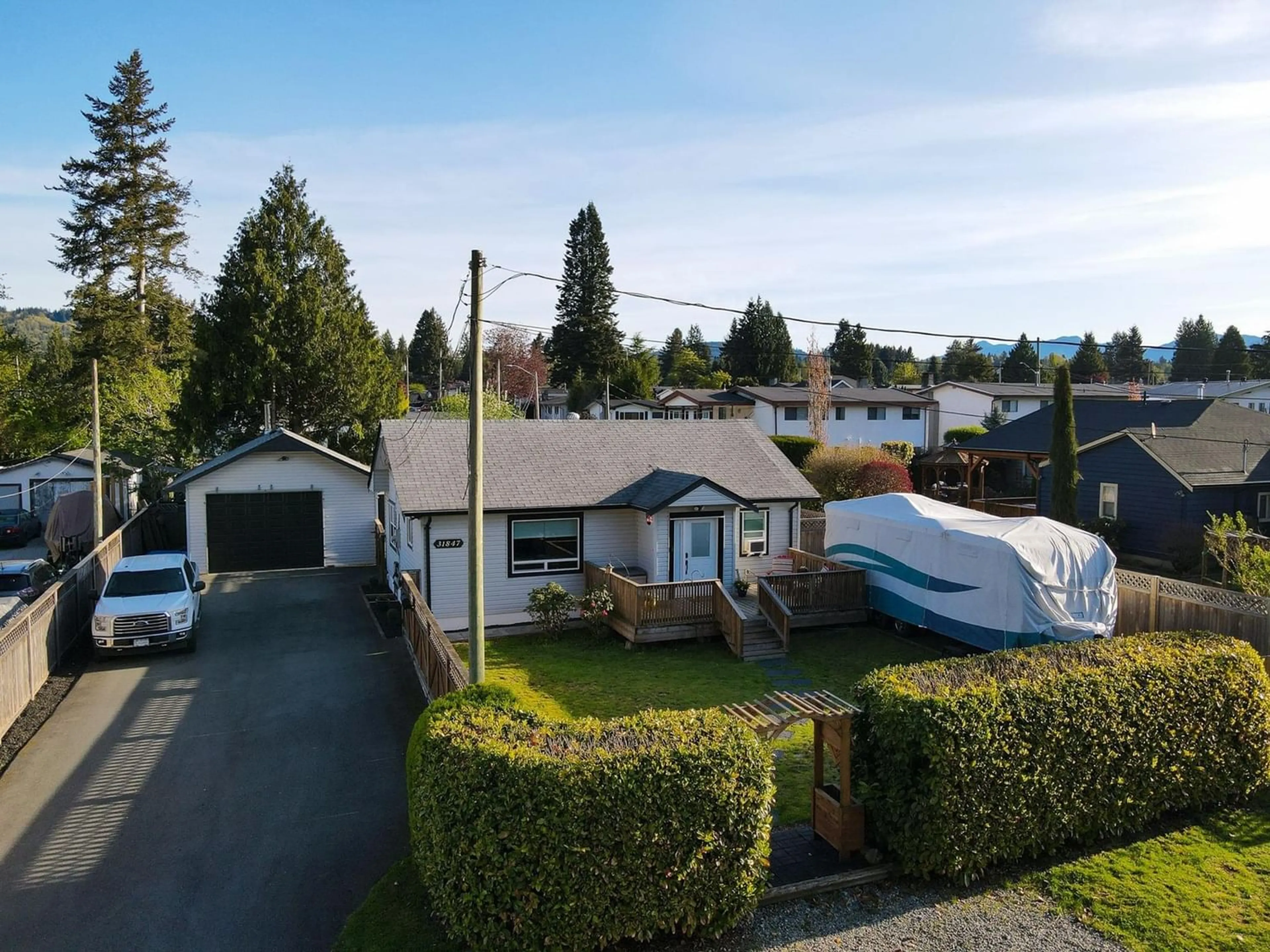 Frontside or backside of a home for 31847 HILLCREST AVENUE, Mission British Columbia V2V1K8